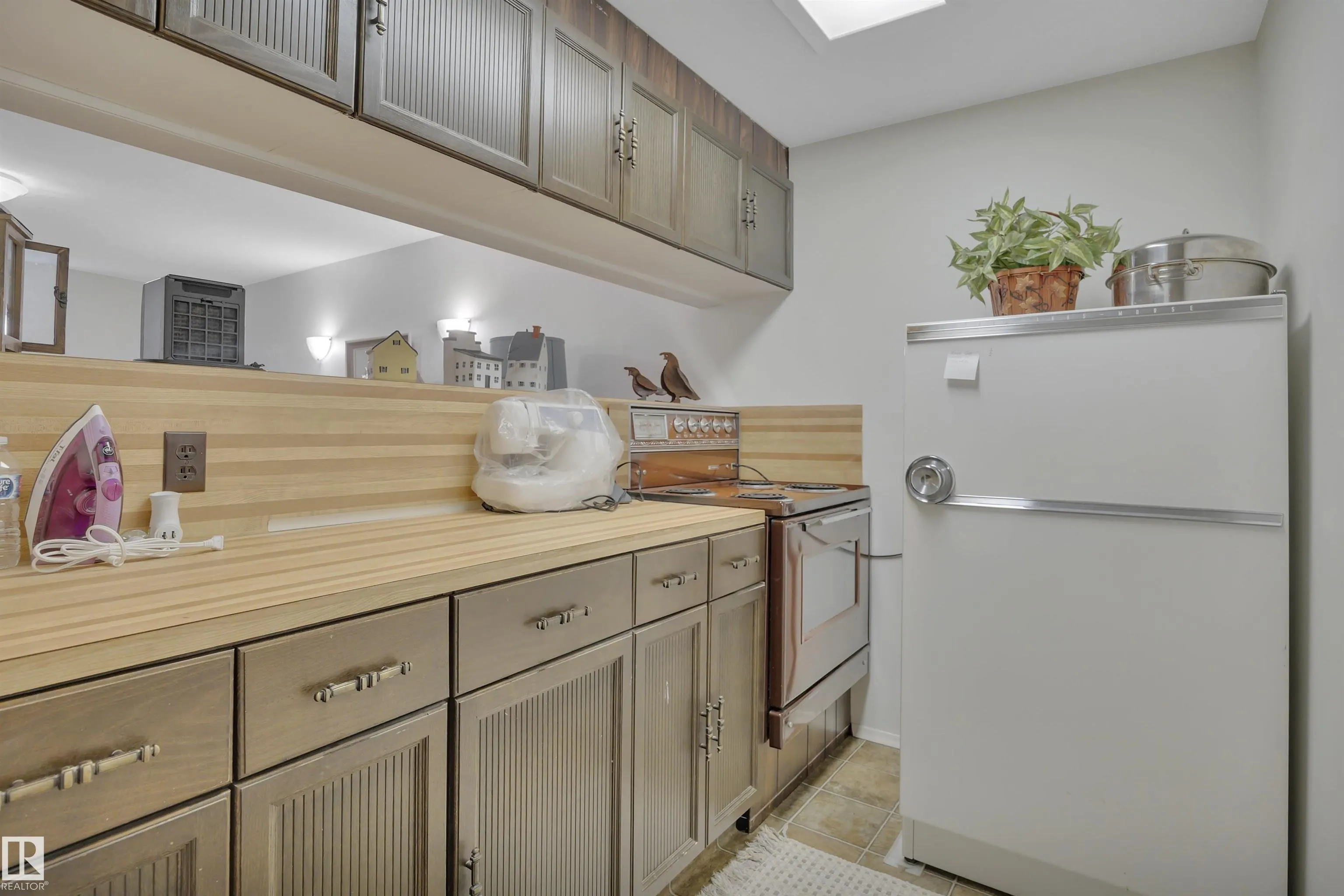 9 BURNHAM Avenue