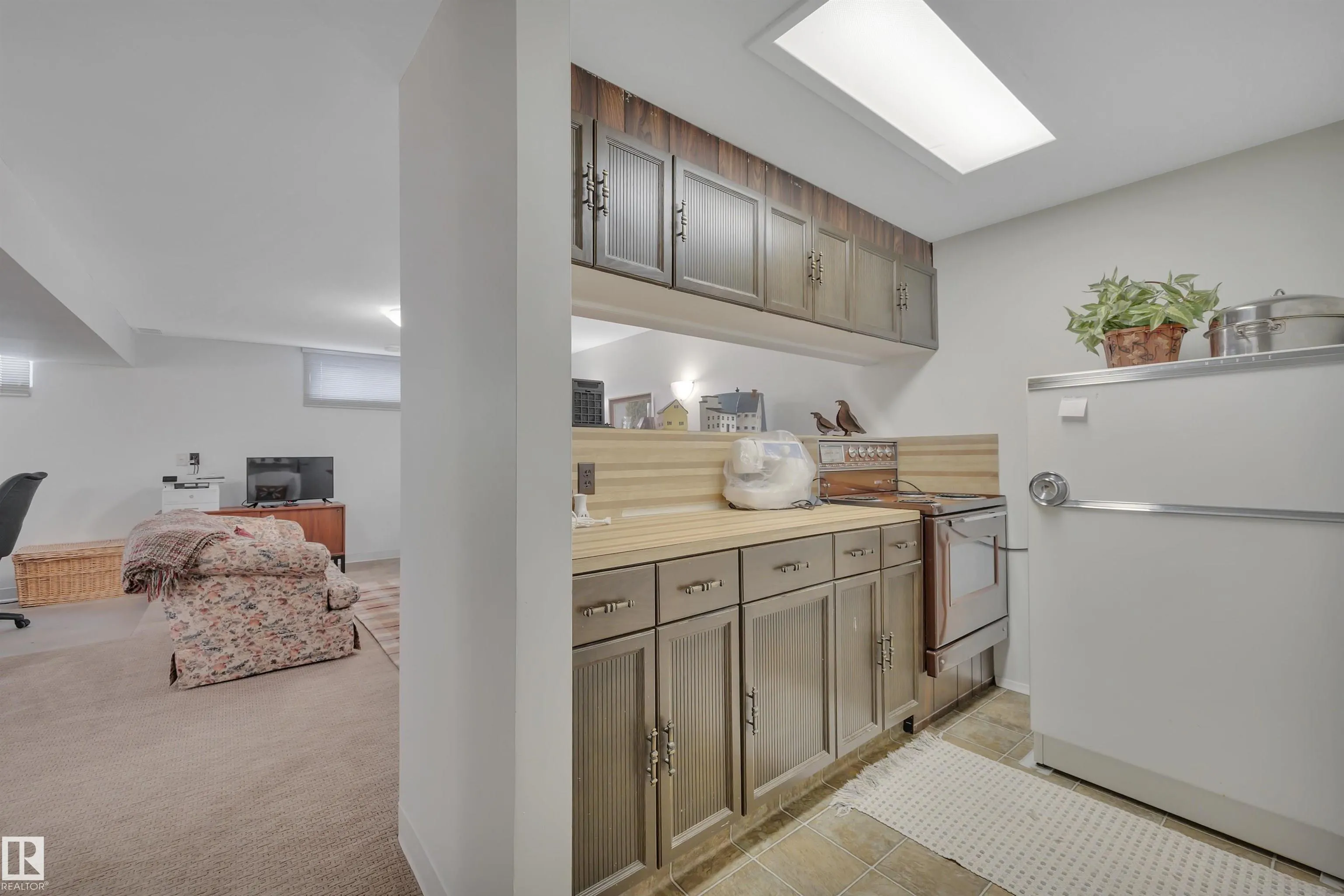 9 BURNHAM Avenue