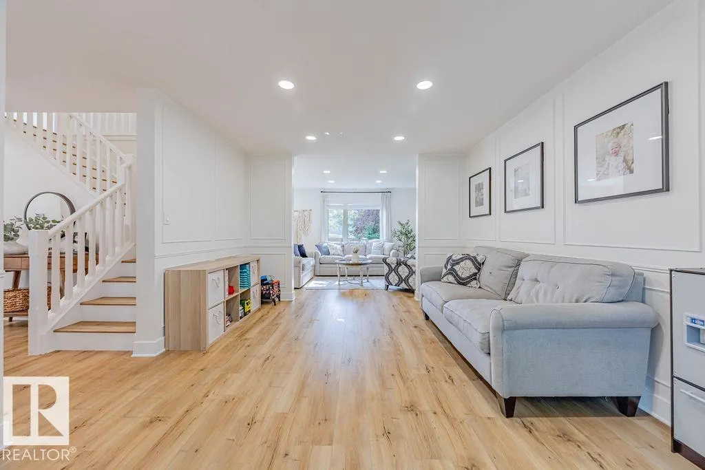 107 WEBER Close