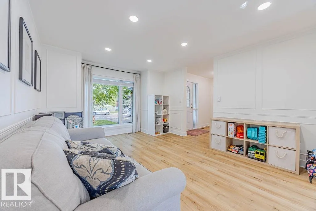107 WEBER Close
