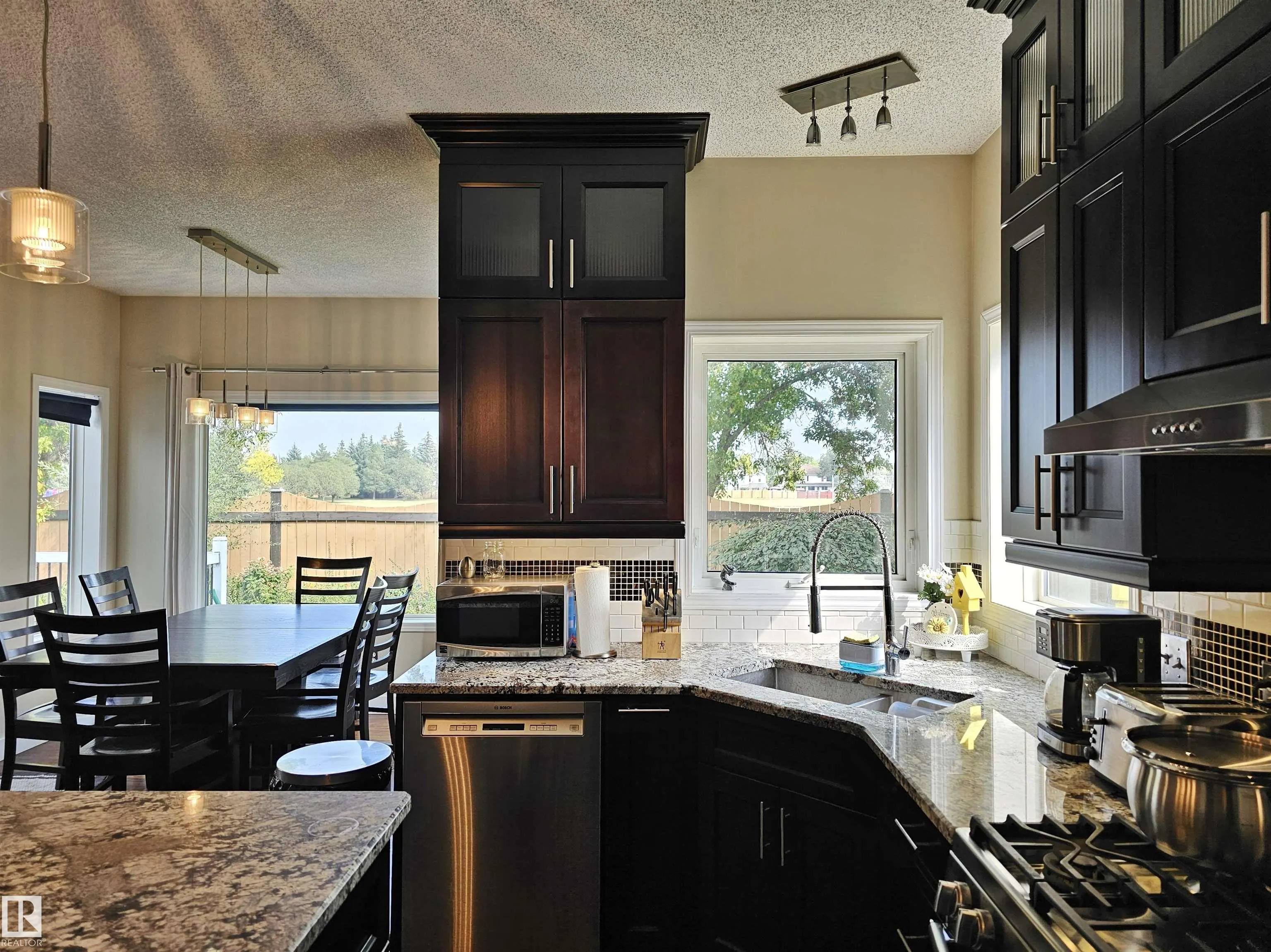 49 DUNFIELD Crescent