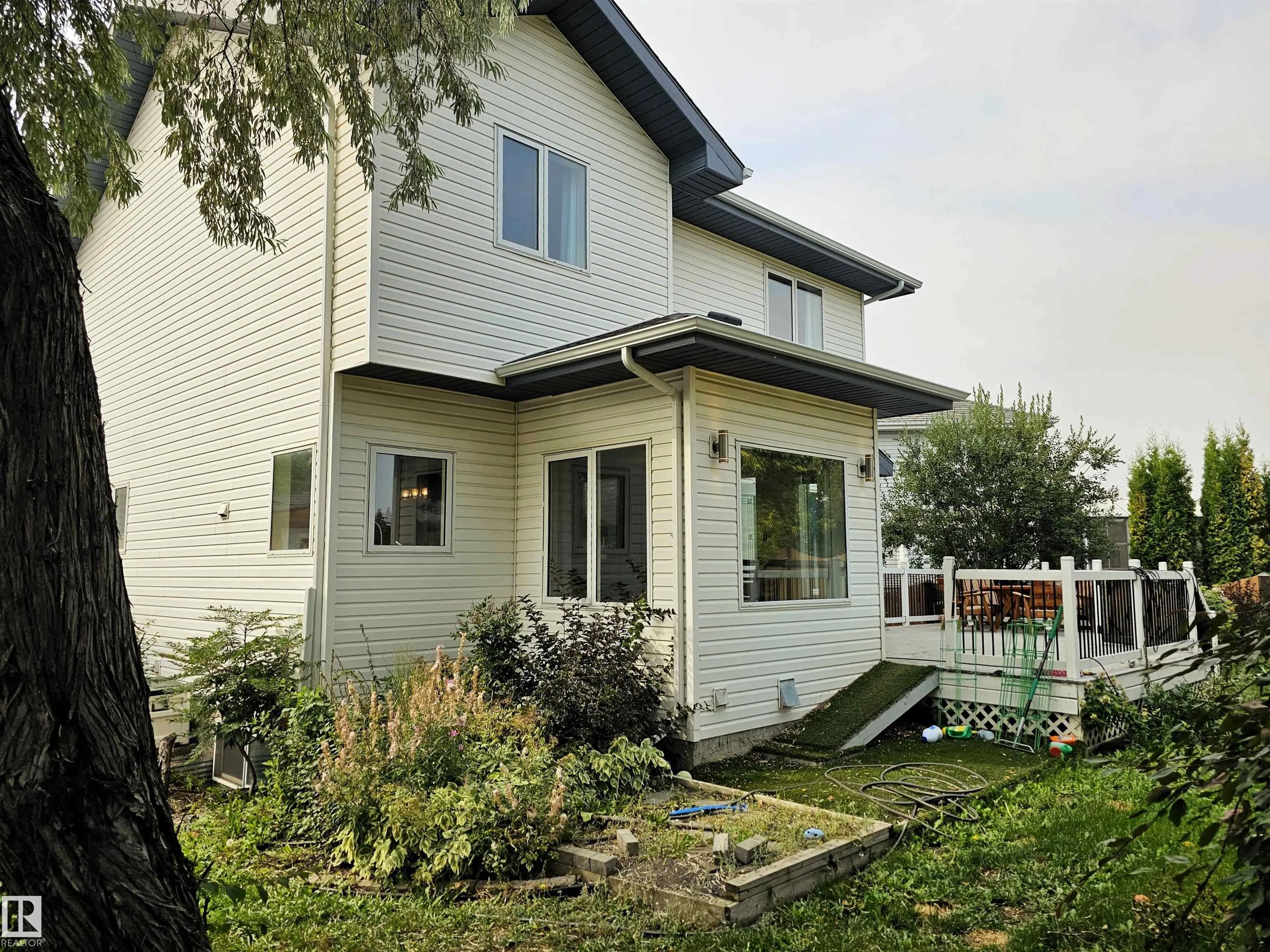 49 DUNFIELD Crescent