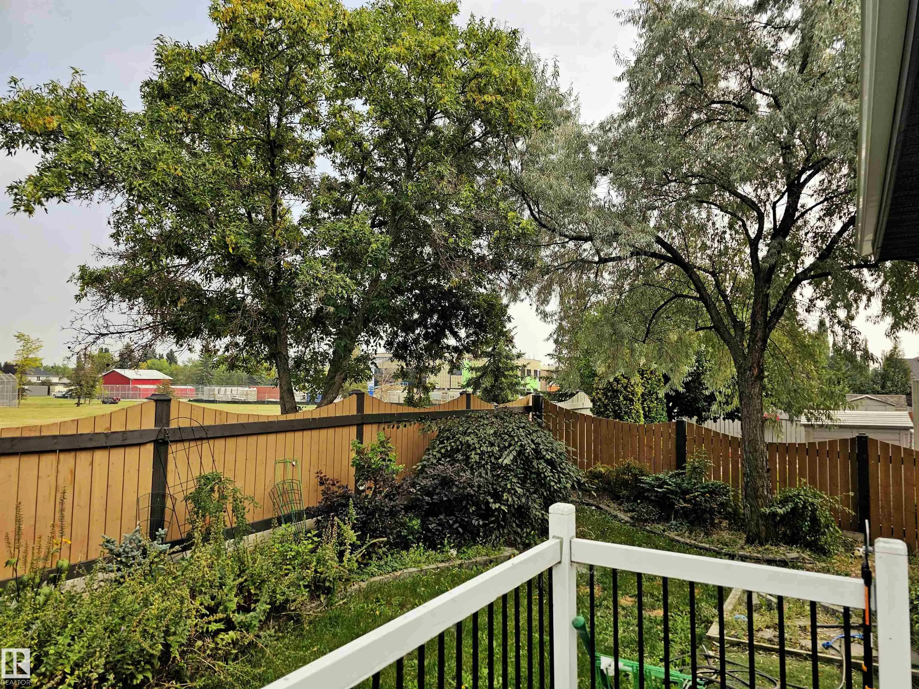 49 DUNFIELD Crescent