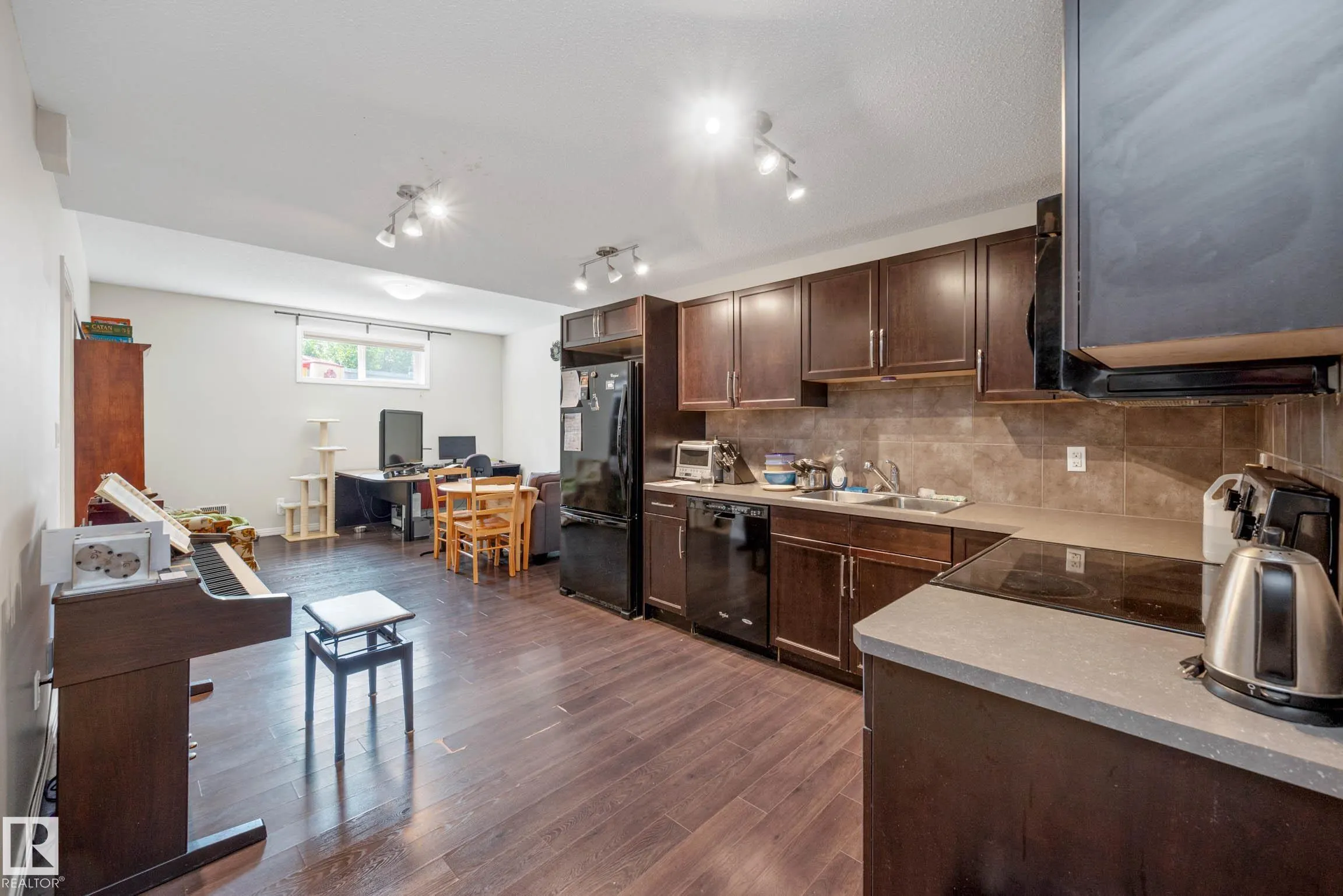 379 Reynalds Court