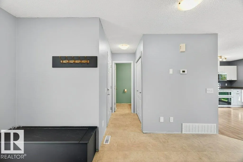 450 HYNDMAN Crescent