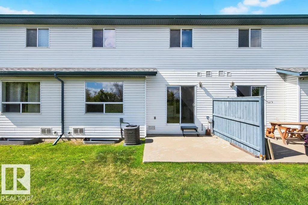 450 HYNDMAN Crescent