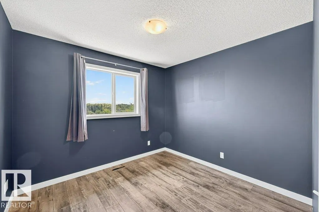 450 HYNDMAN Crescent