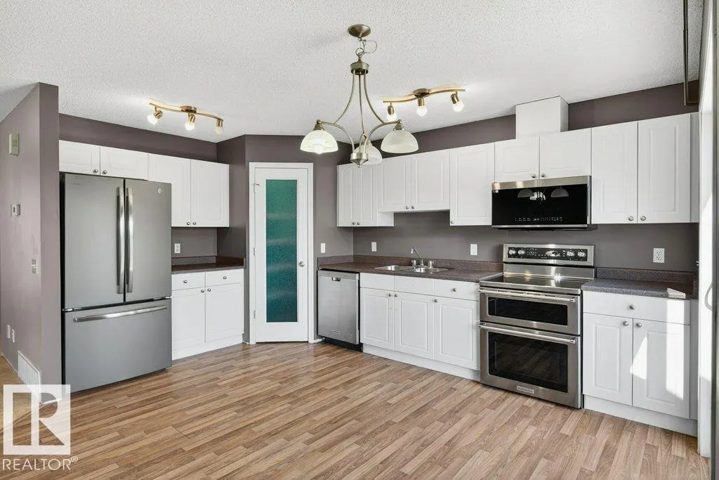 450 HYNDMAN Crescent