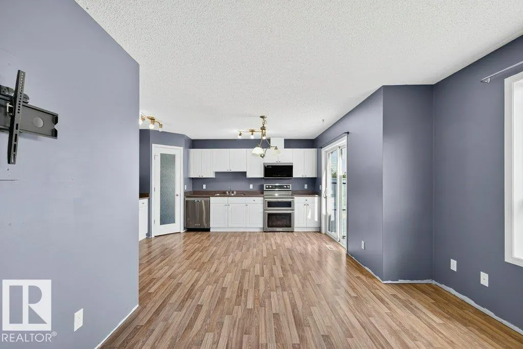 450 HYNDMAN Crescent