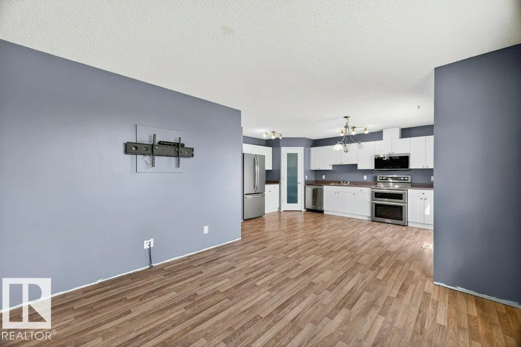 450 HYNDMAN Crescent