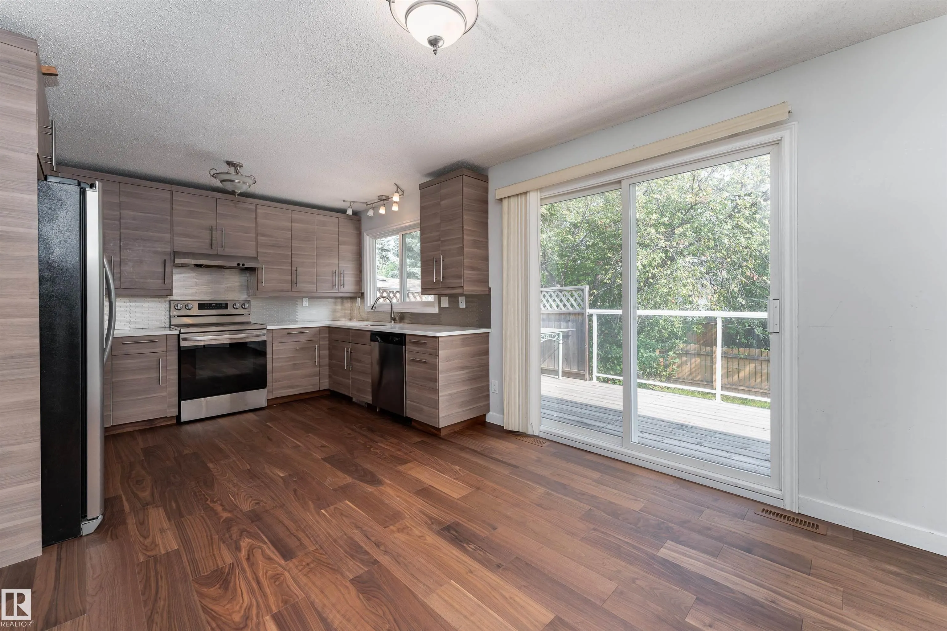 1113 LAKEWOOD ROAD NORTH