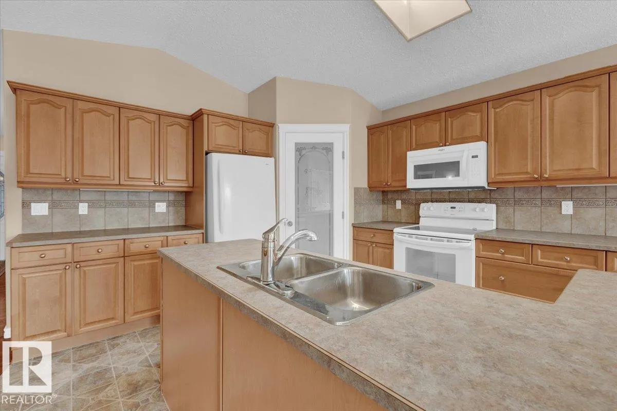 42 BRIDGEVIEW CLOSE
