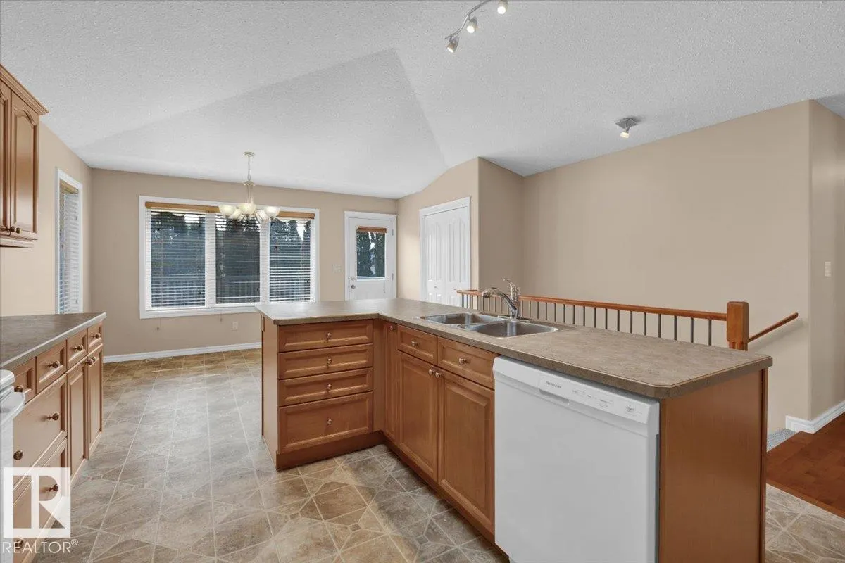 42 BRIDGEVIEW CLOSE