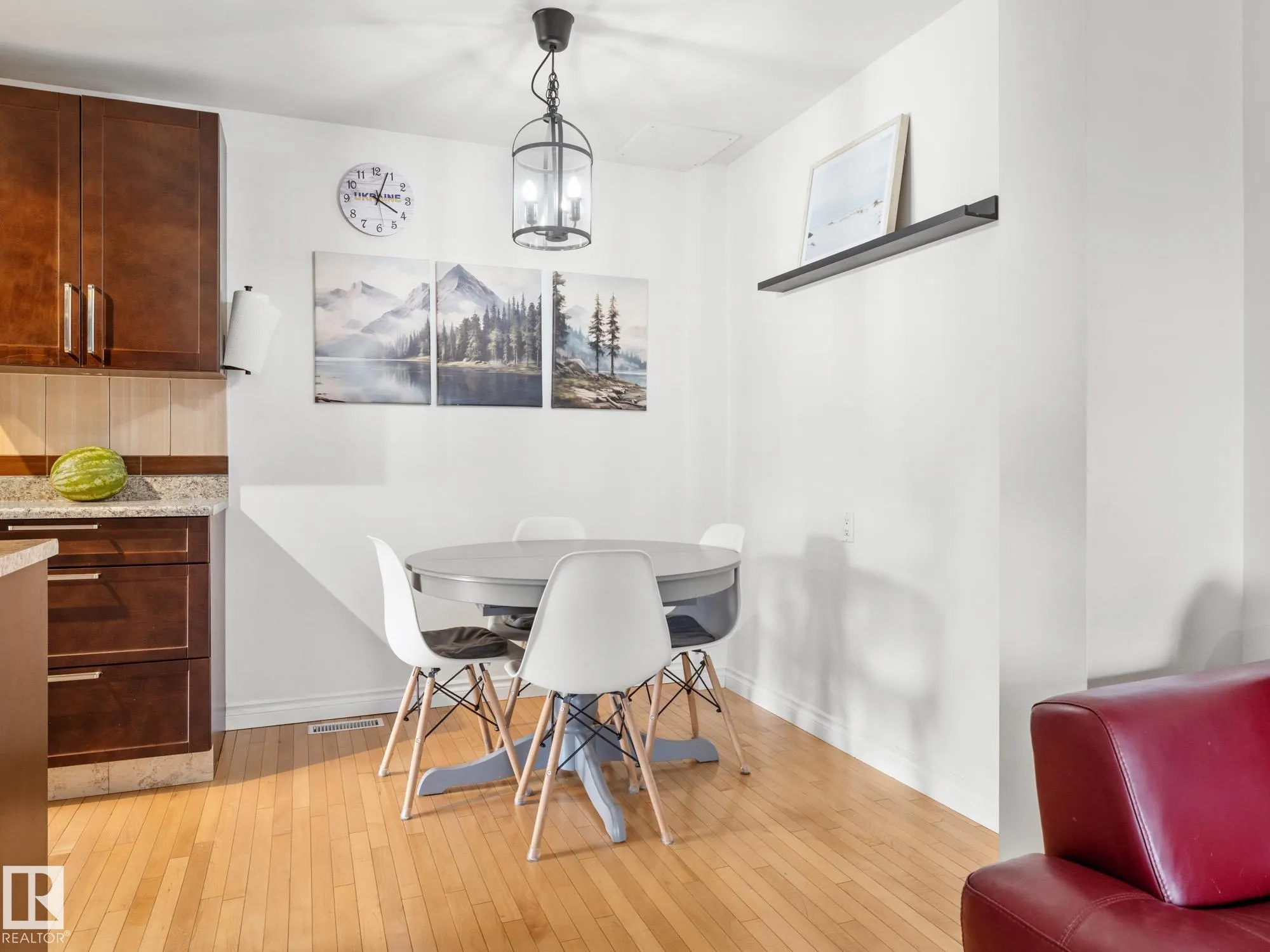 20E CALLINGWOOD Court