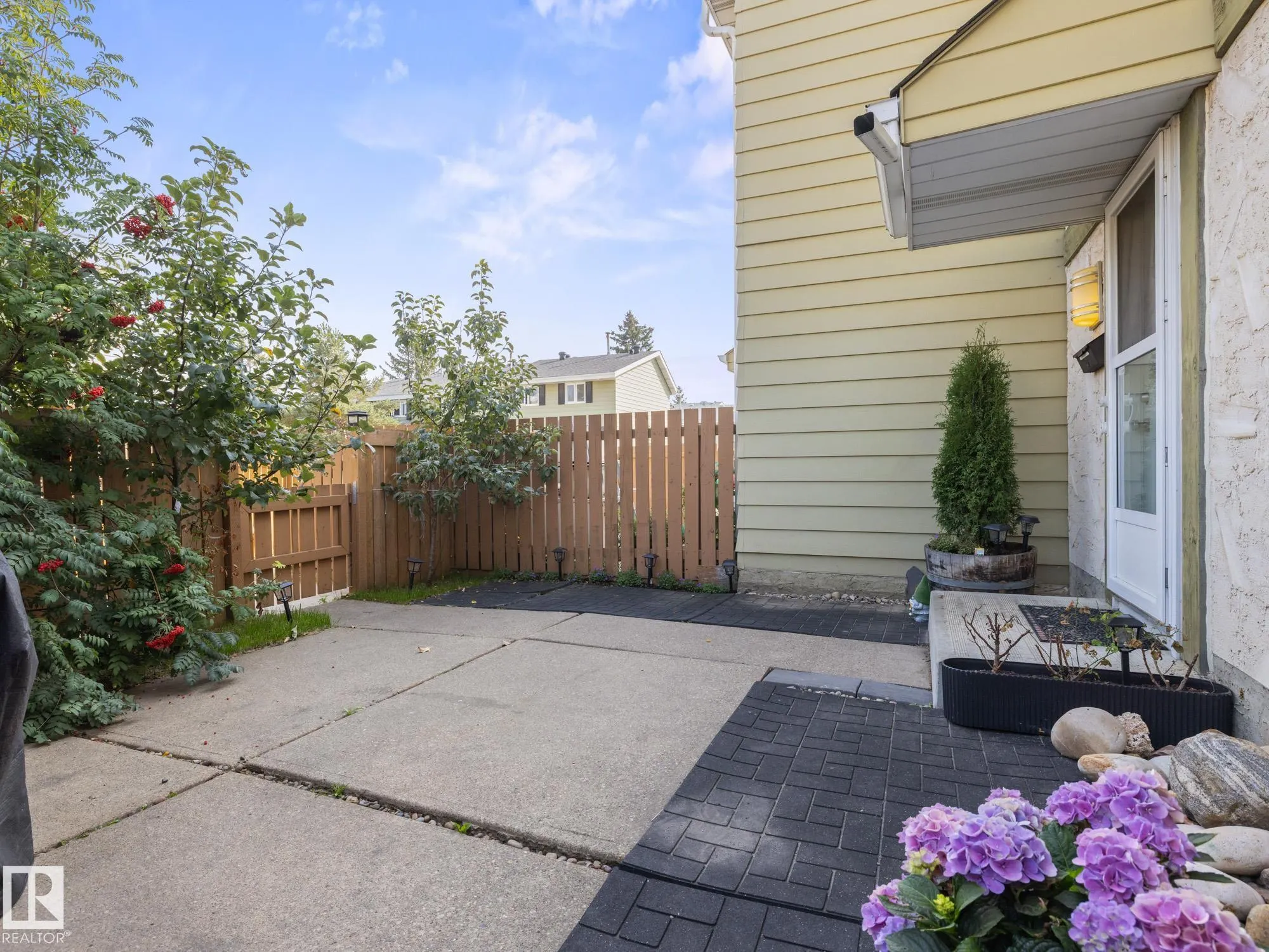 20E CALLINGWOOD Court
