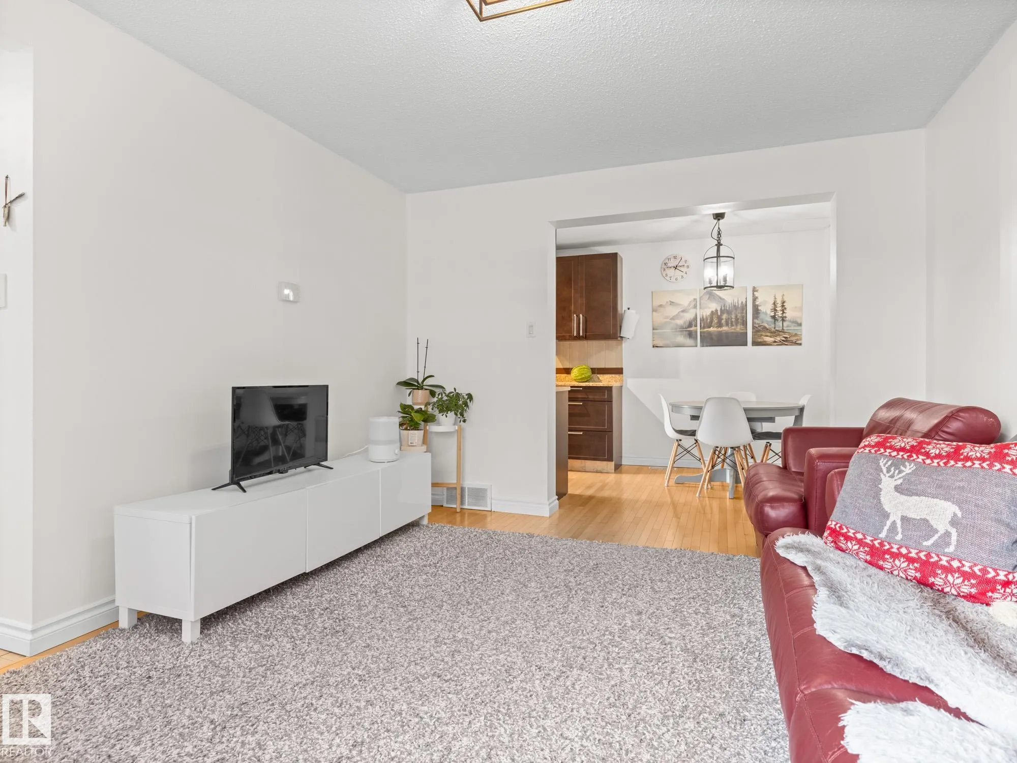 20E CALLINGWOOD Court