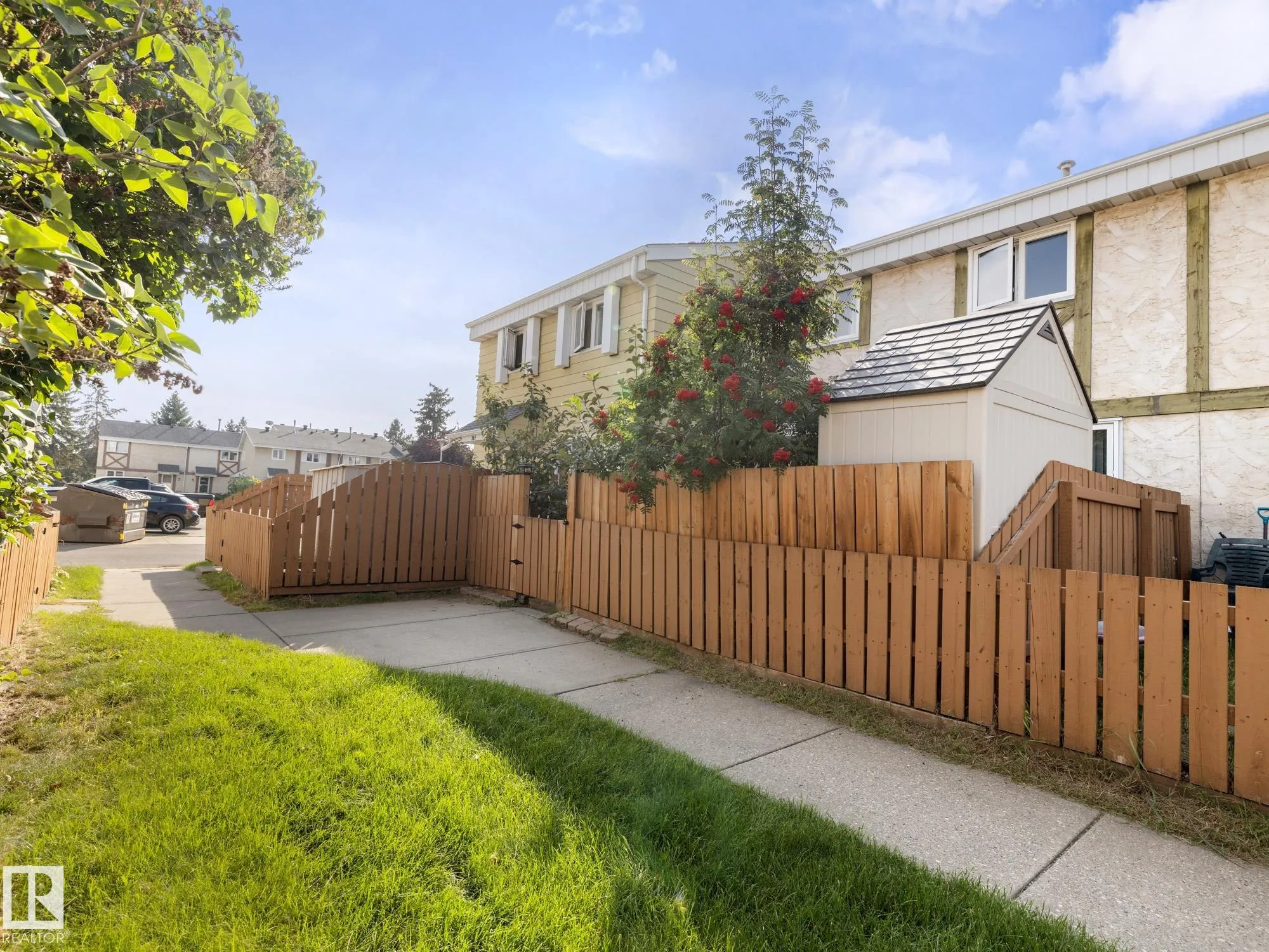 20E CALLINGWOOD Court