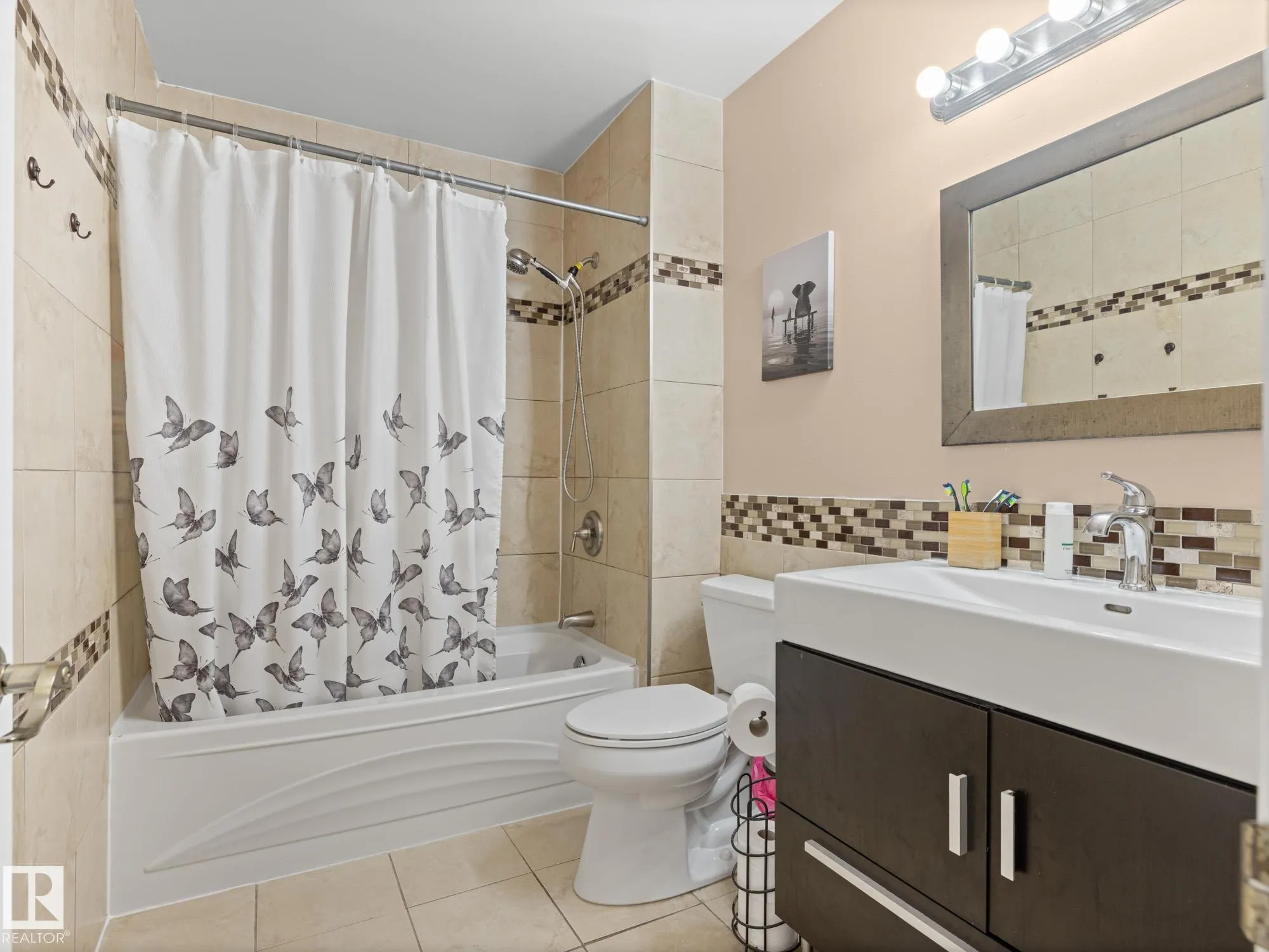 20E CALLINGWOOD Court