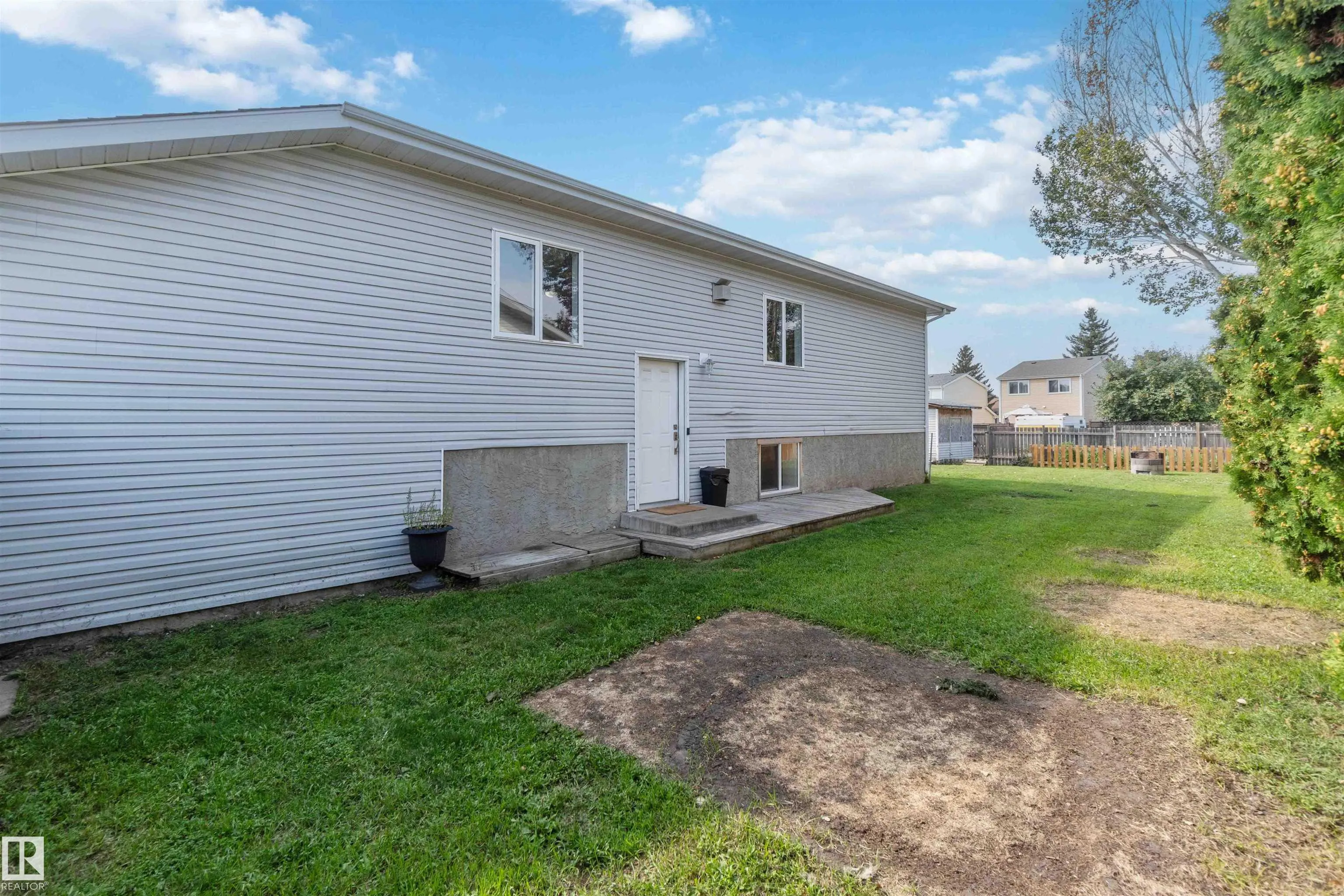 40 LUNNON Drive