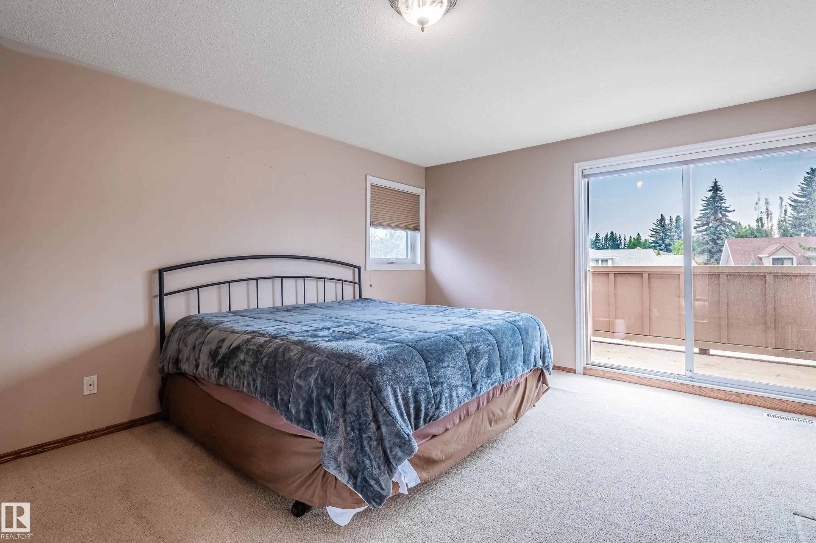 103 WOLF WILLOW Crescent