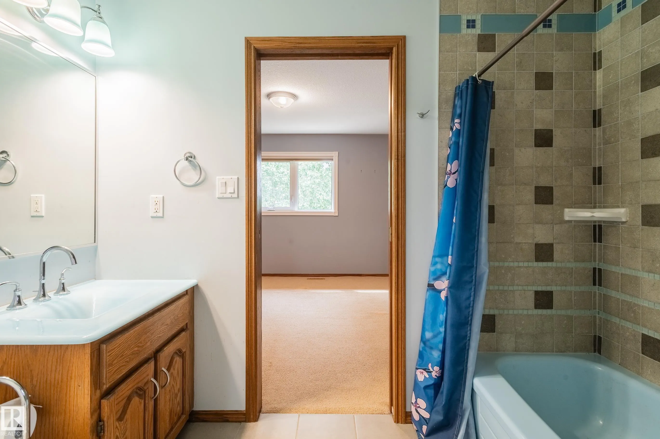 103 WOLF WILLOW Crescent