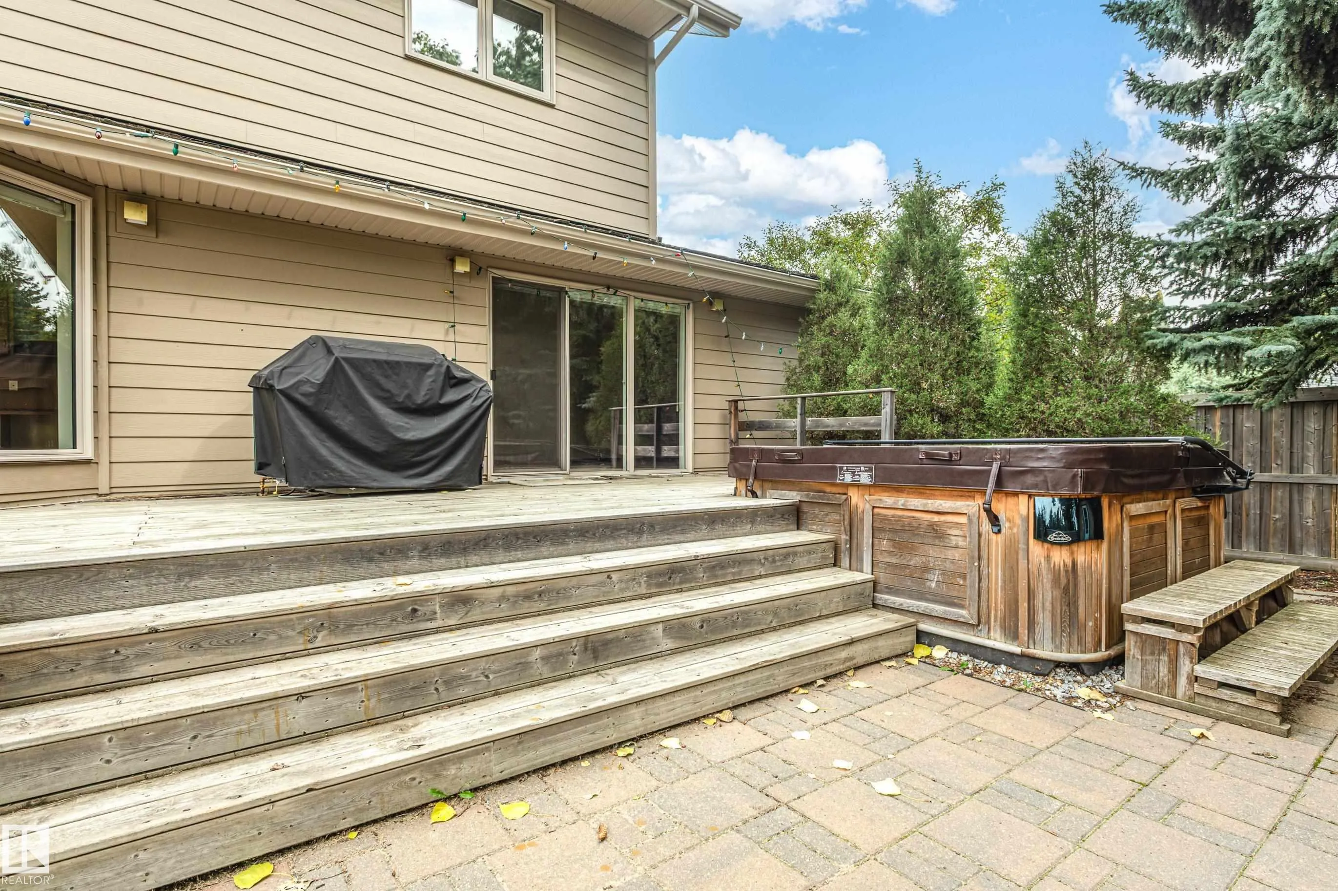 103 WOLF WILLOW Crescent