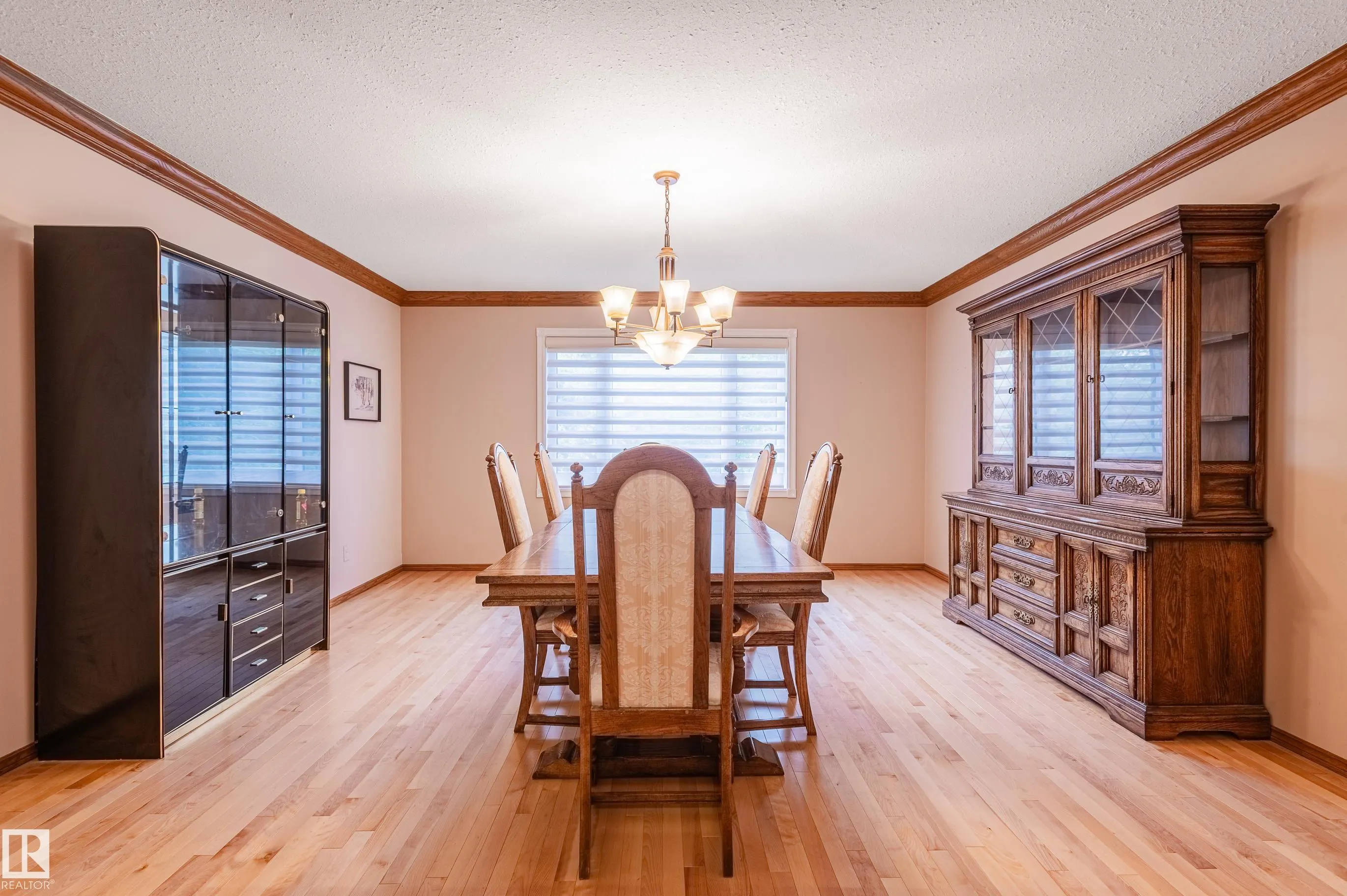 103 WOLF WILLOW Crescent