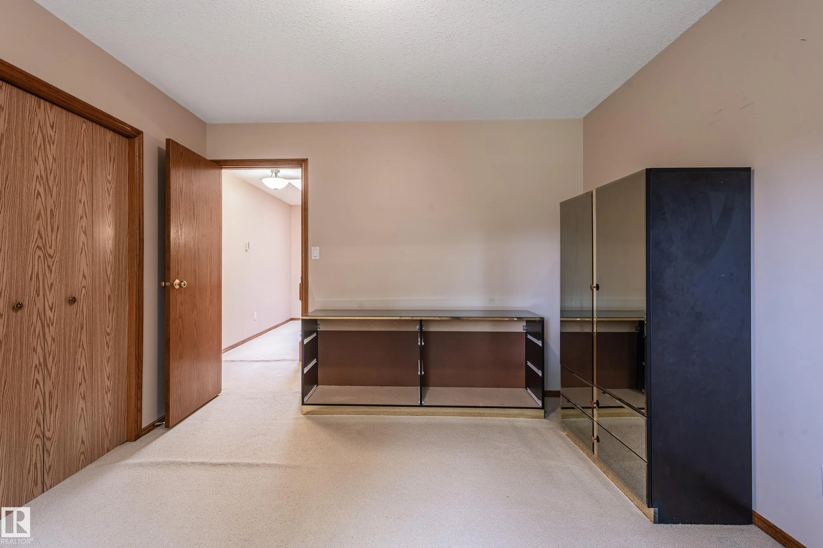 103 WOLF WILLOW Crescent