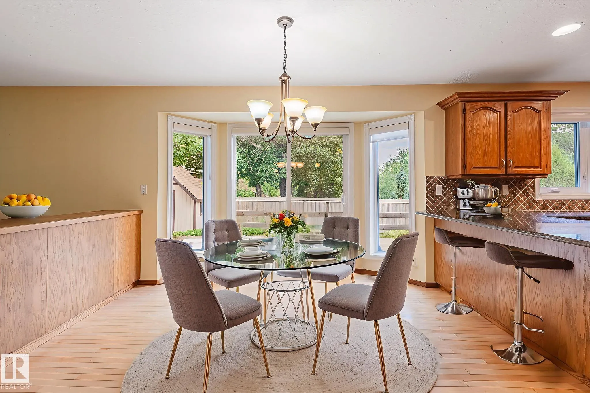 103 WOLF WILLOW Crescent