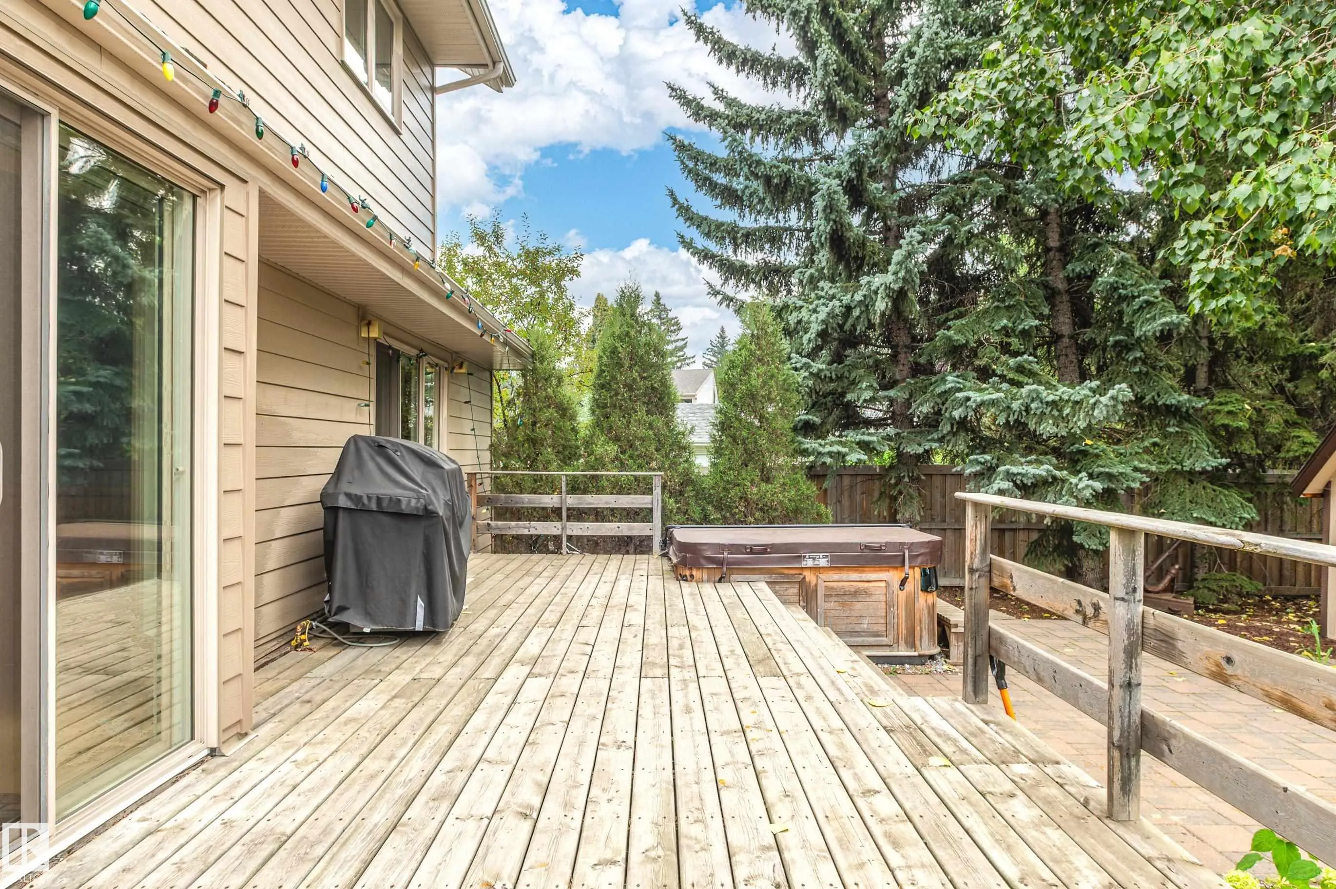 103 WOLF WILLOW Crescent