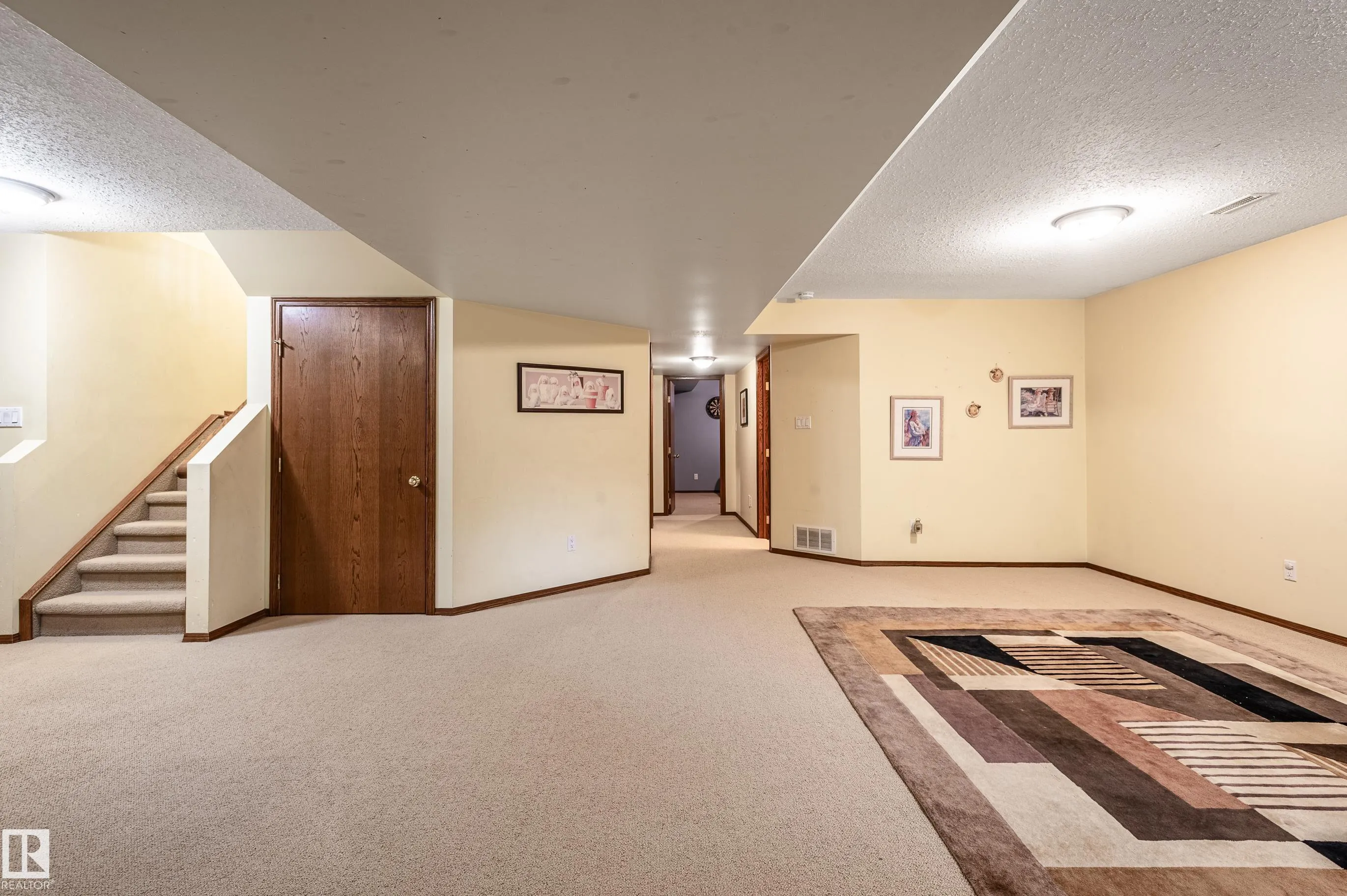 103 WOLF WILLOW Crescent