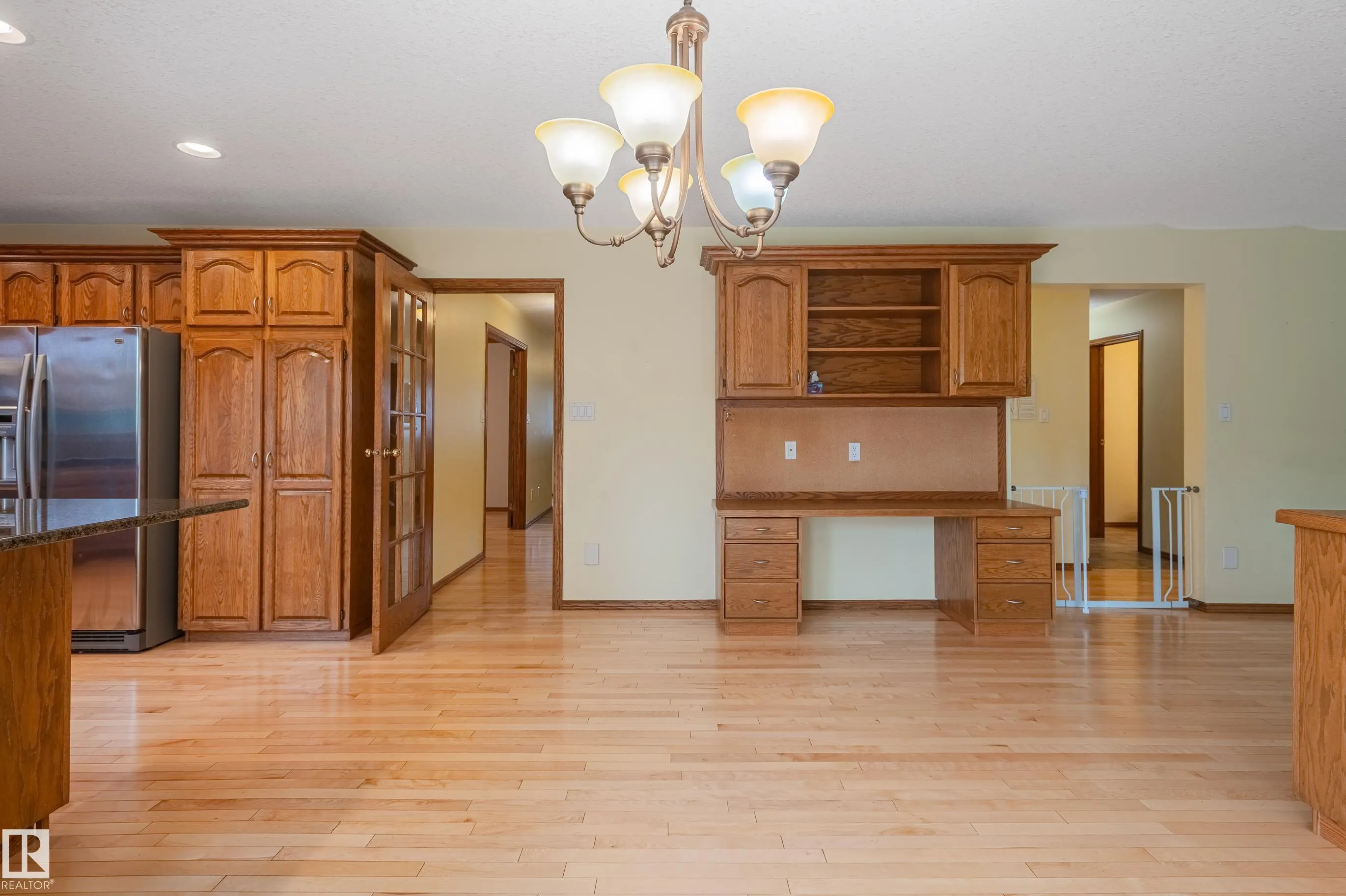 103 WOLF WILLOW Crescent