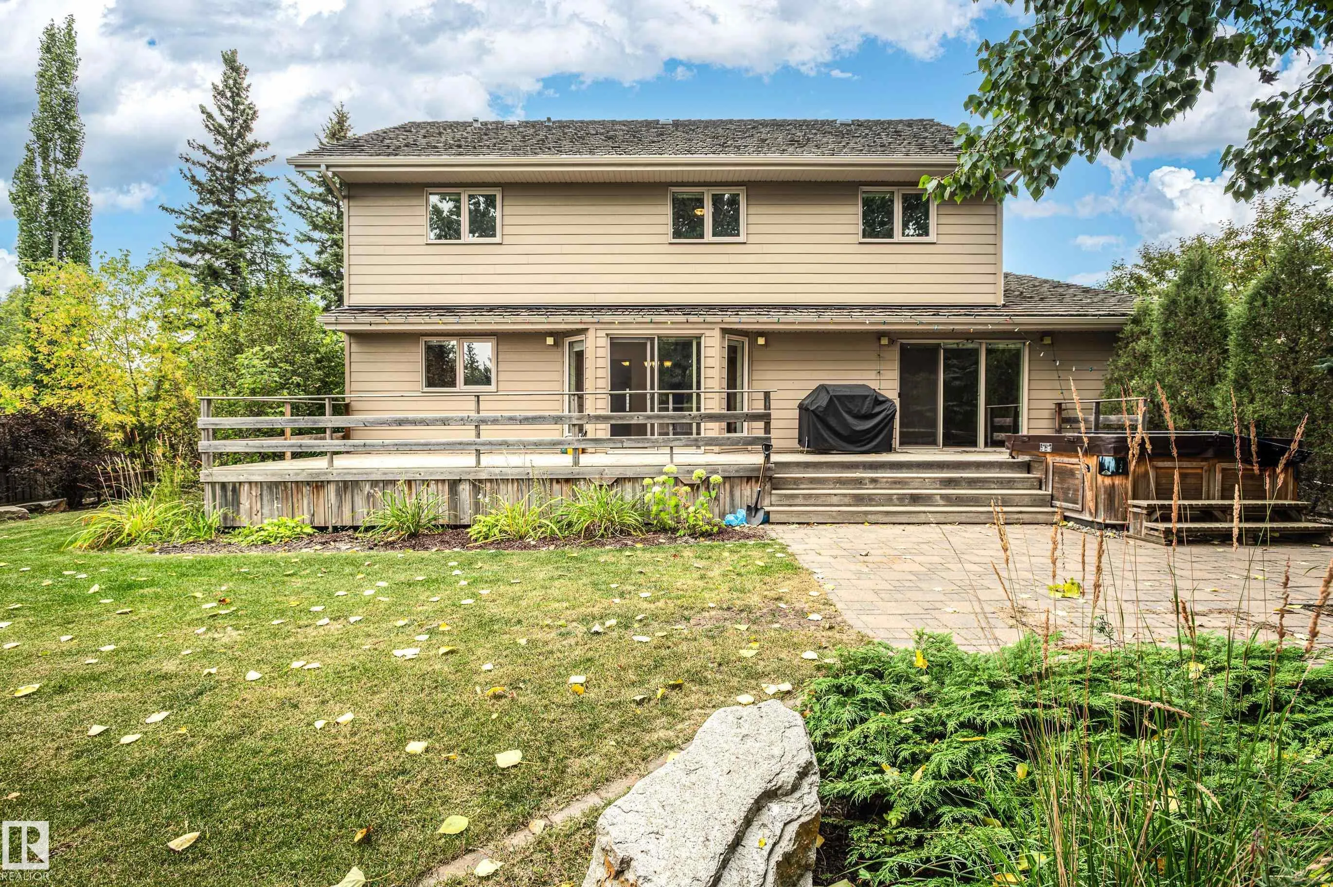 103 WOLF WILLOW Crescent