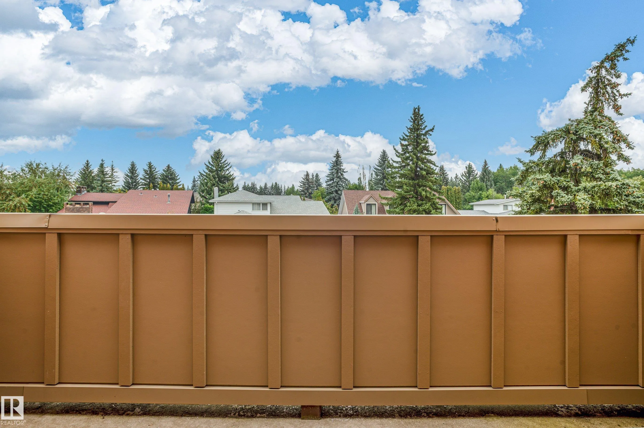 103 WOLF WILLOW Crescent