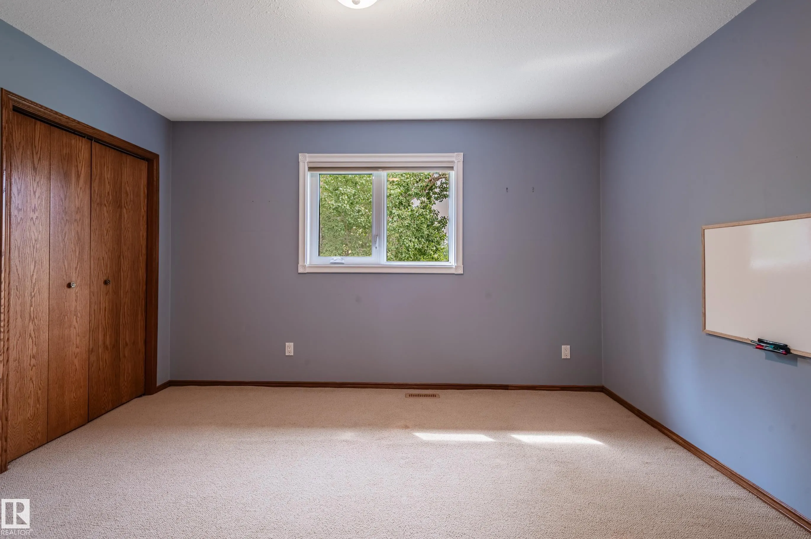 103 WOLF WILLOW Crescent