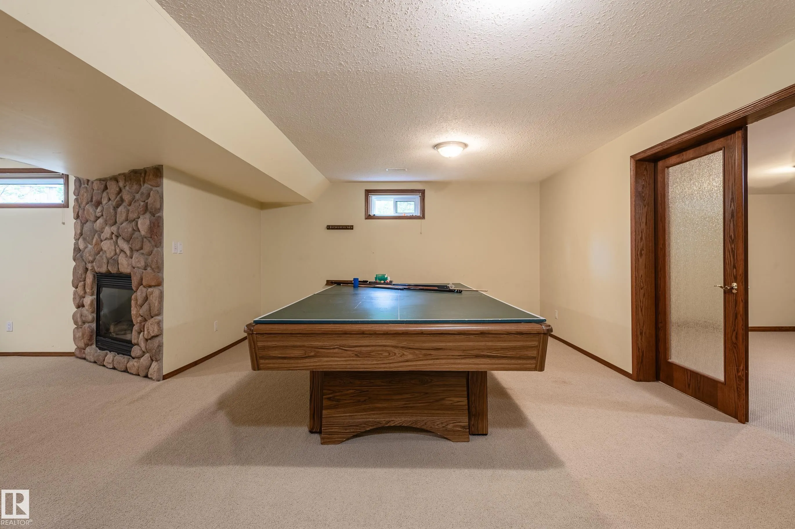 103 WOLF WILLOW Crescent