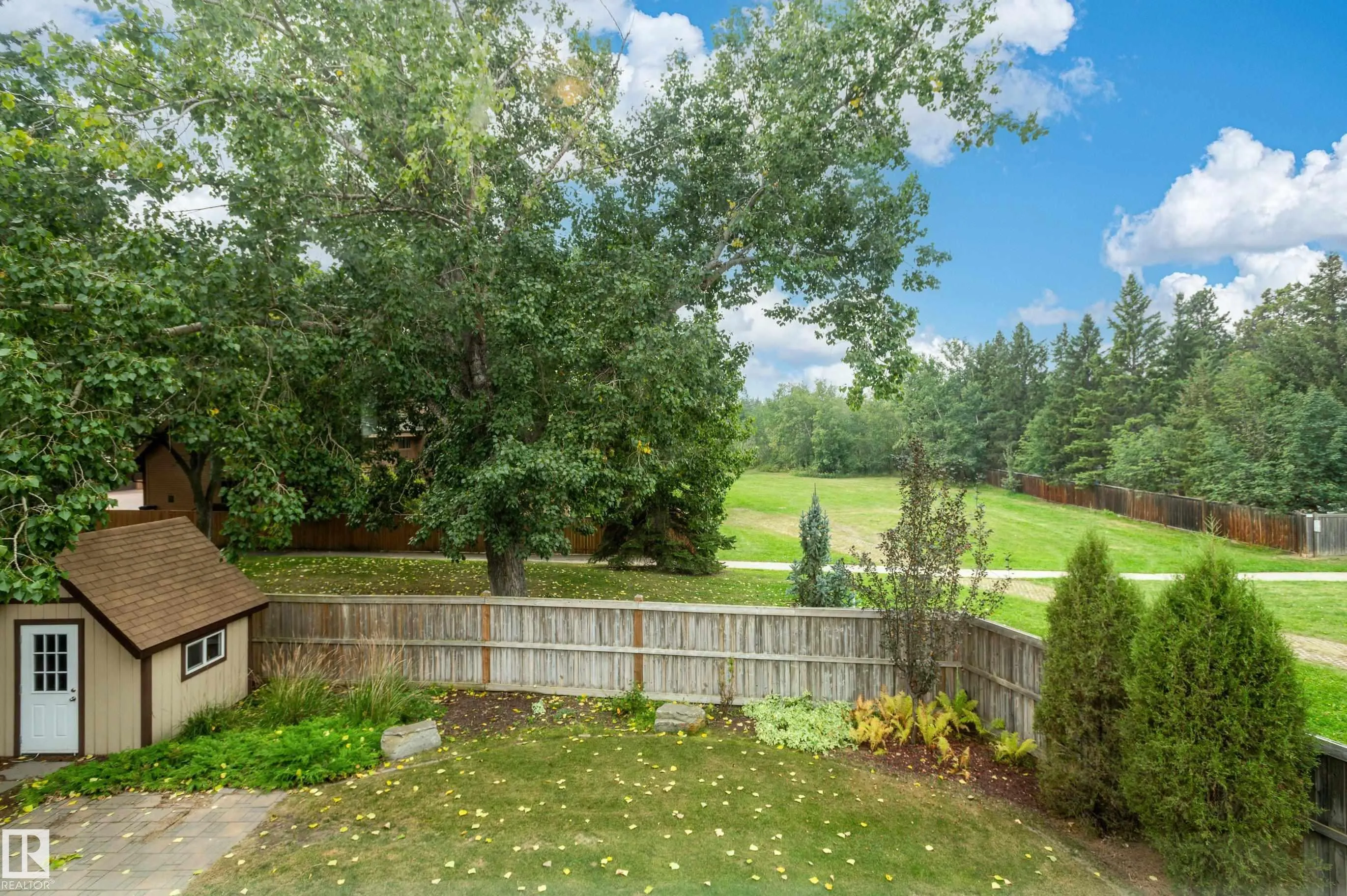 103 WOLF WILLOW Crescent