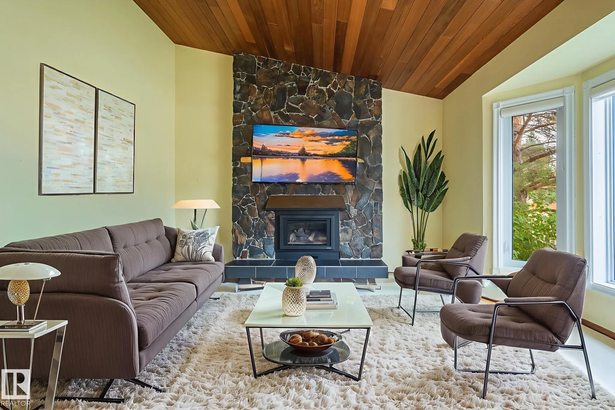 103 WOLF WILLOW Crescent