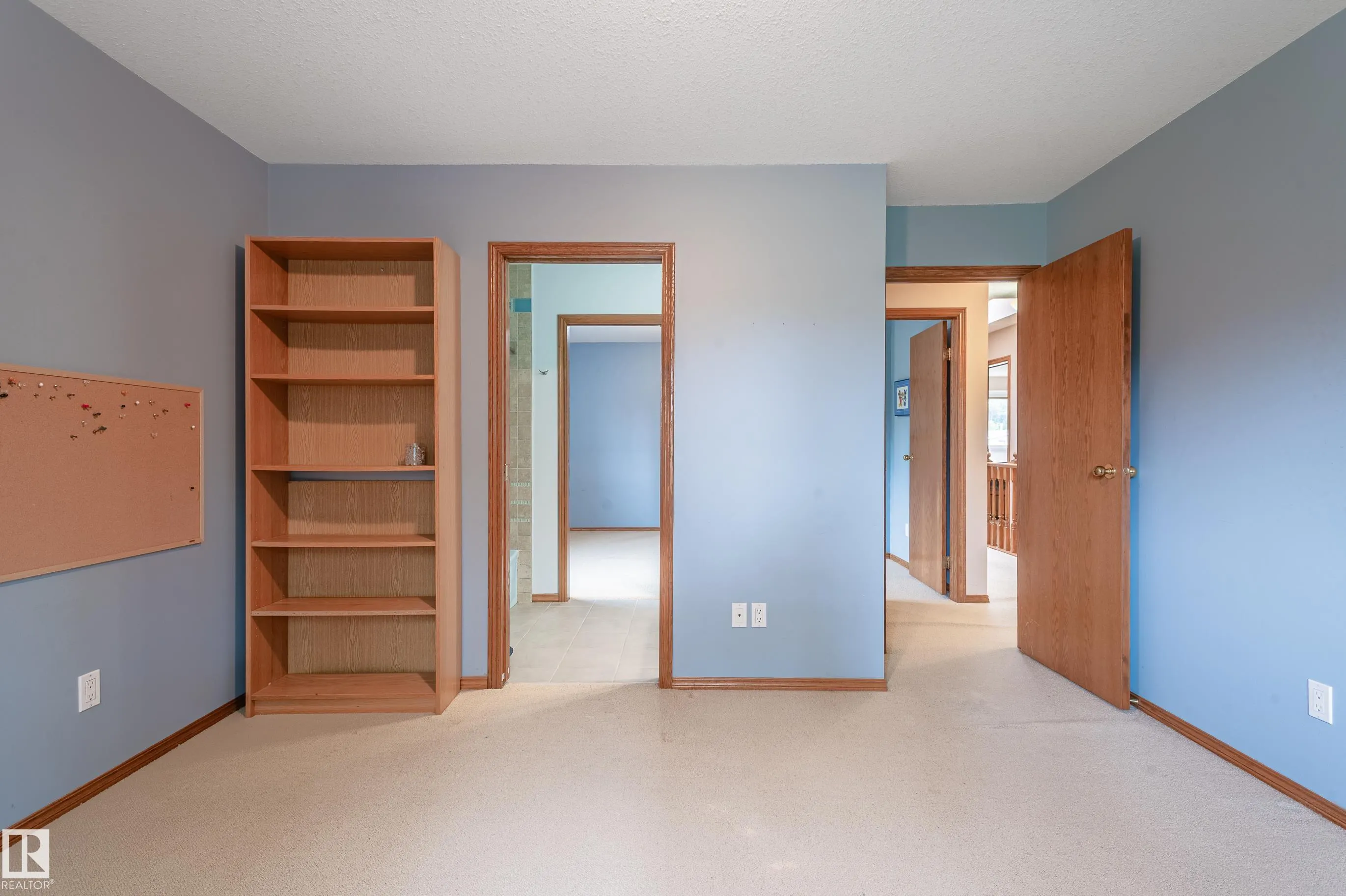 103 WOLF WILLOW Crescent
