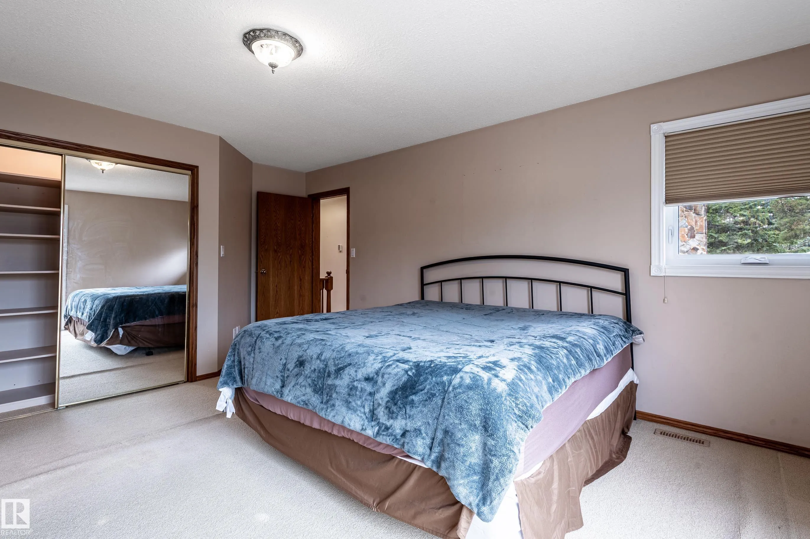 103 WOLF WILLOW Crescent