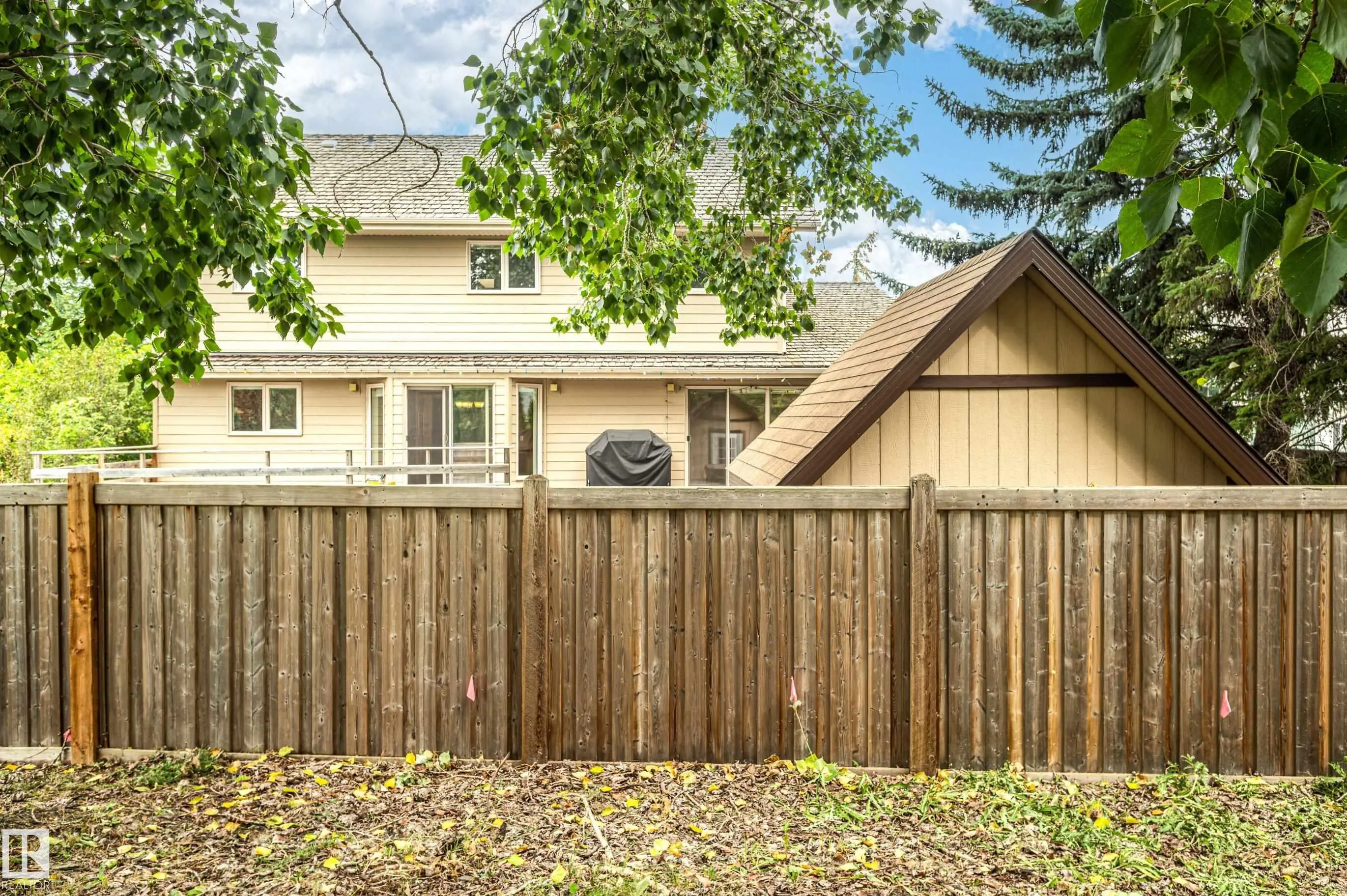 103 WOLF WILLOW Crescent