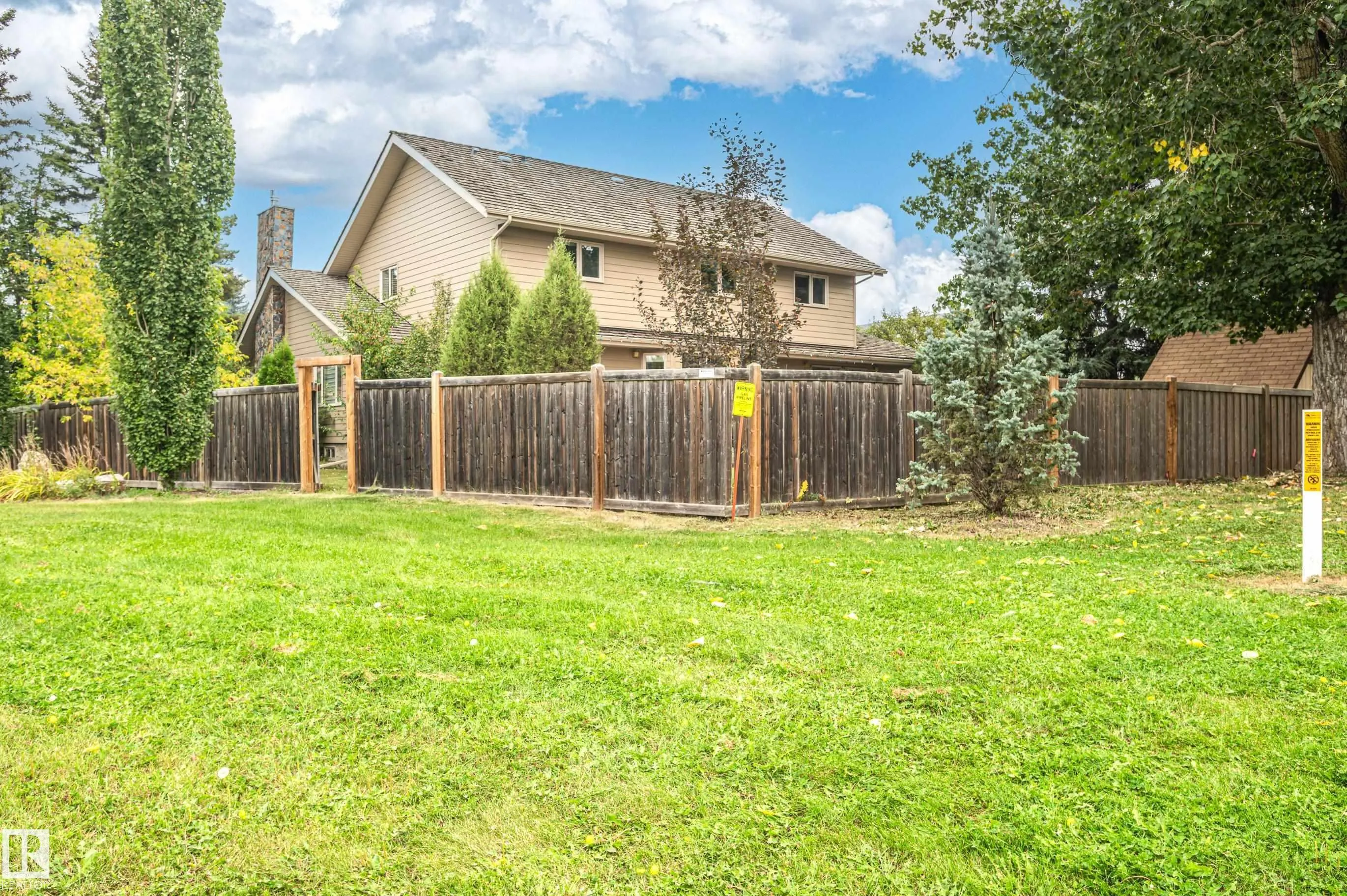 103 WOLF WILLOW Crescent