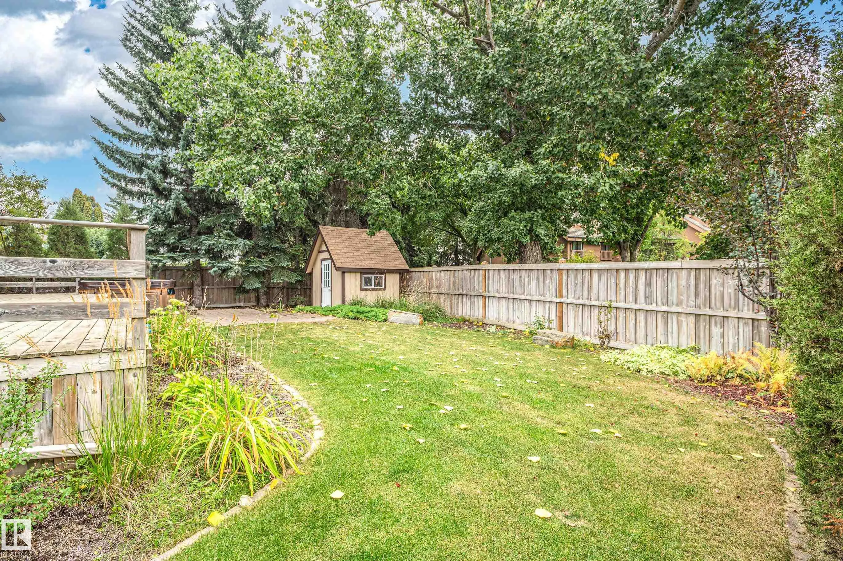 103 WOLF WILLOW Crescent