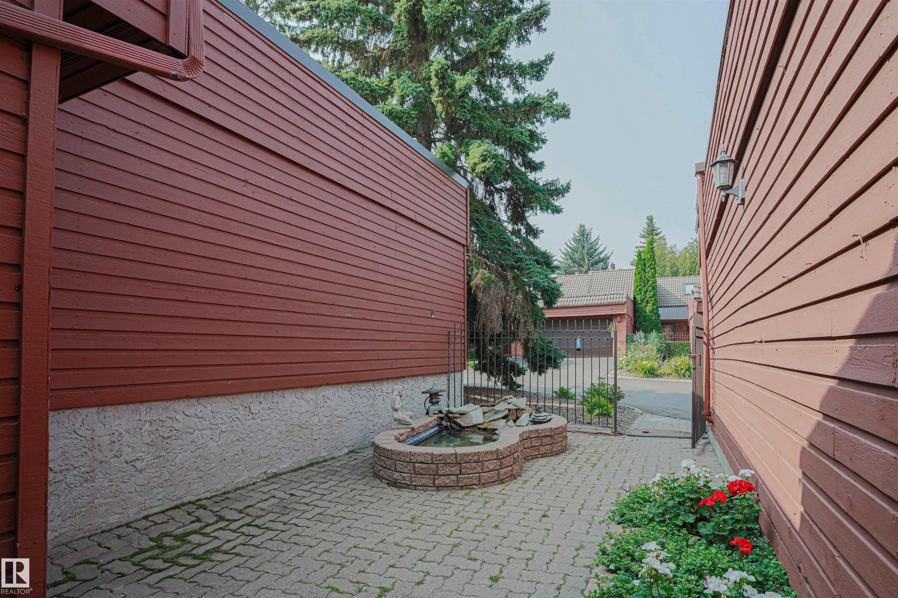 500 LESSARD Drive