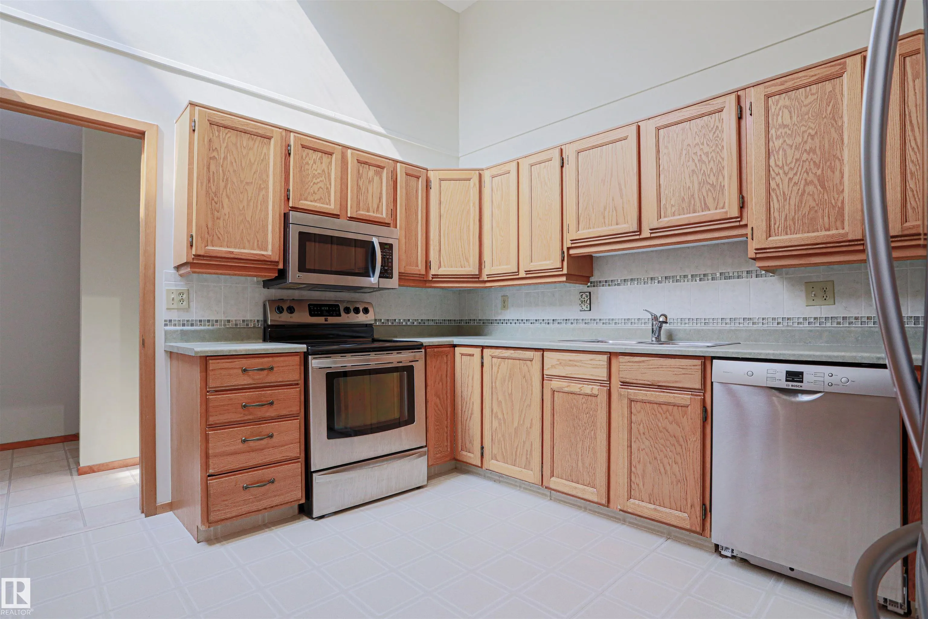 500 LESSARD Drive