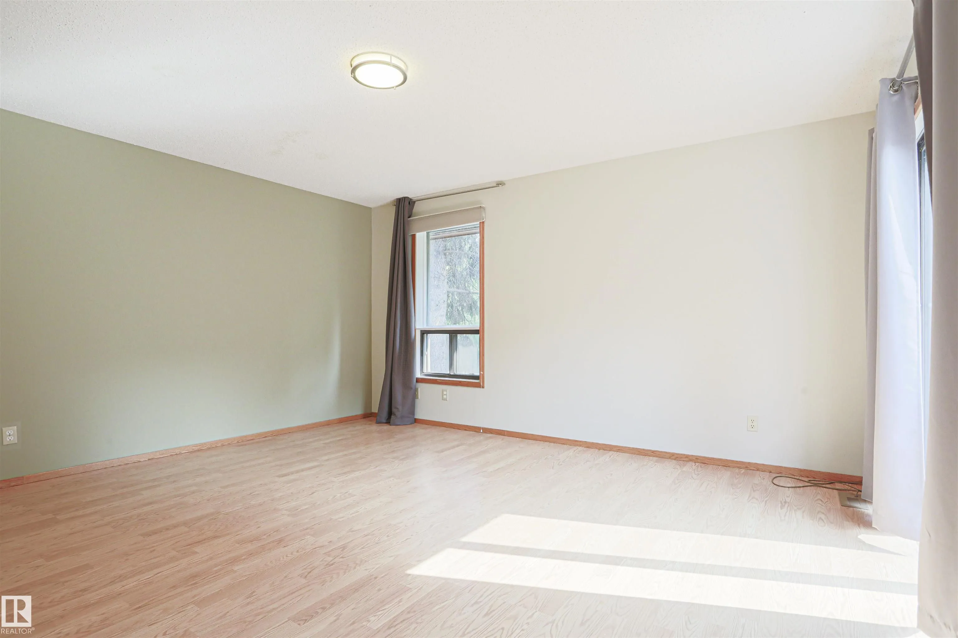 500 LESSARD Drive
