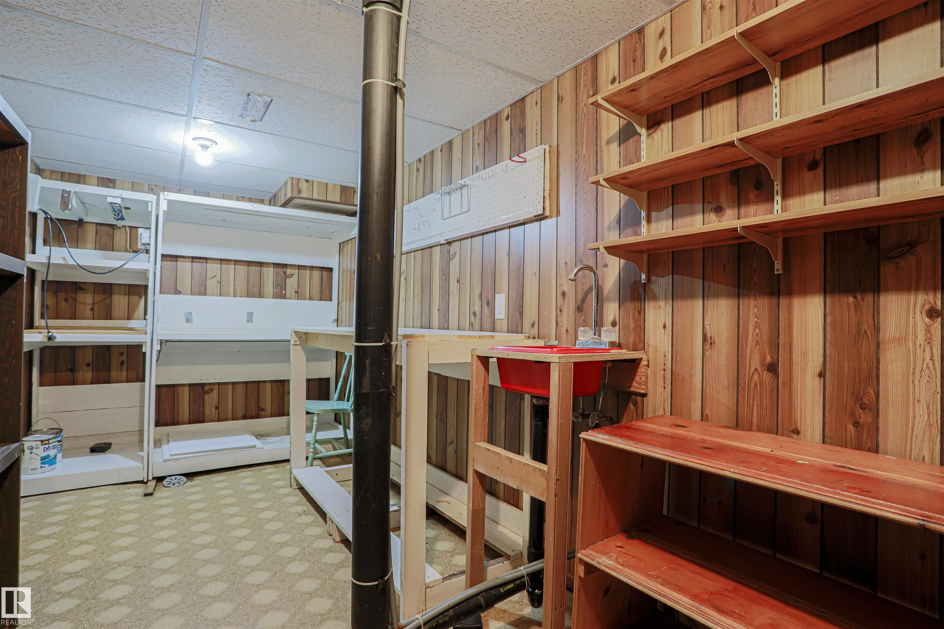 500 LESSARD Drive