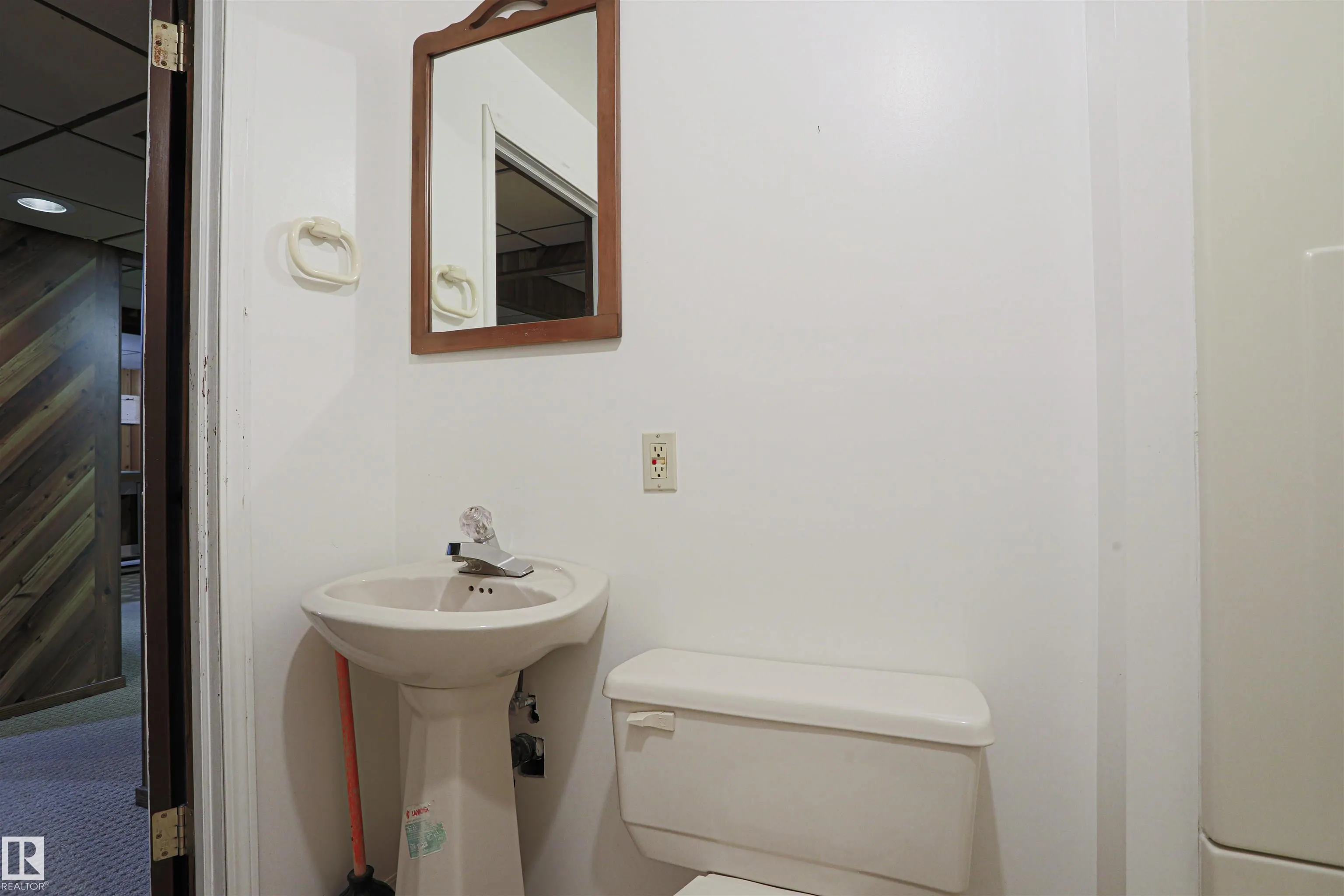 500 LESSARD Drive