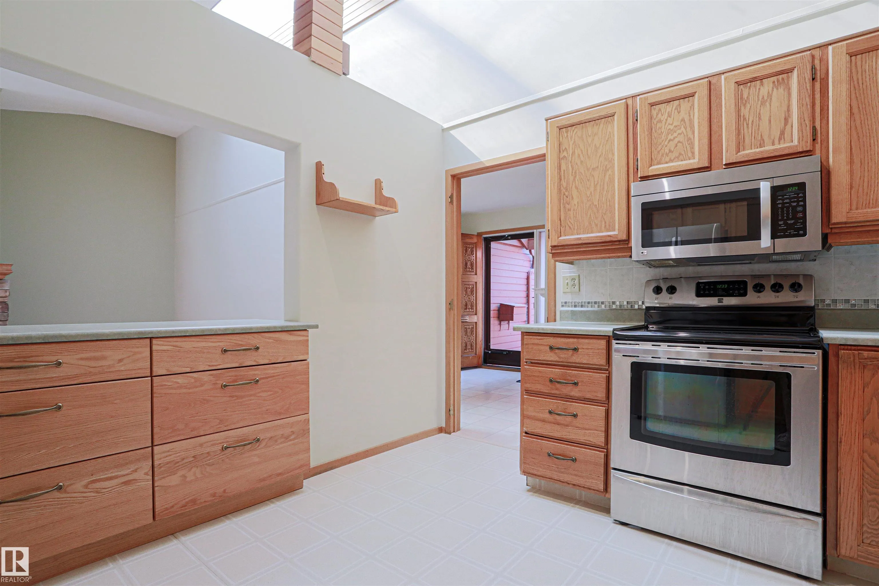 500 LESSARD Drive