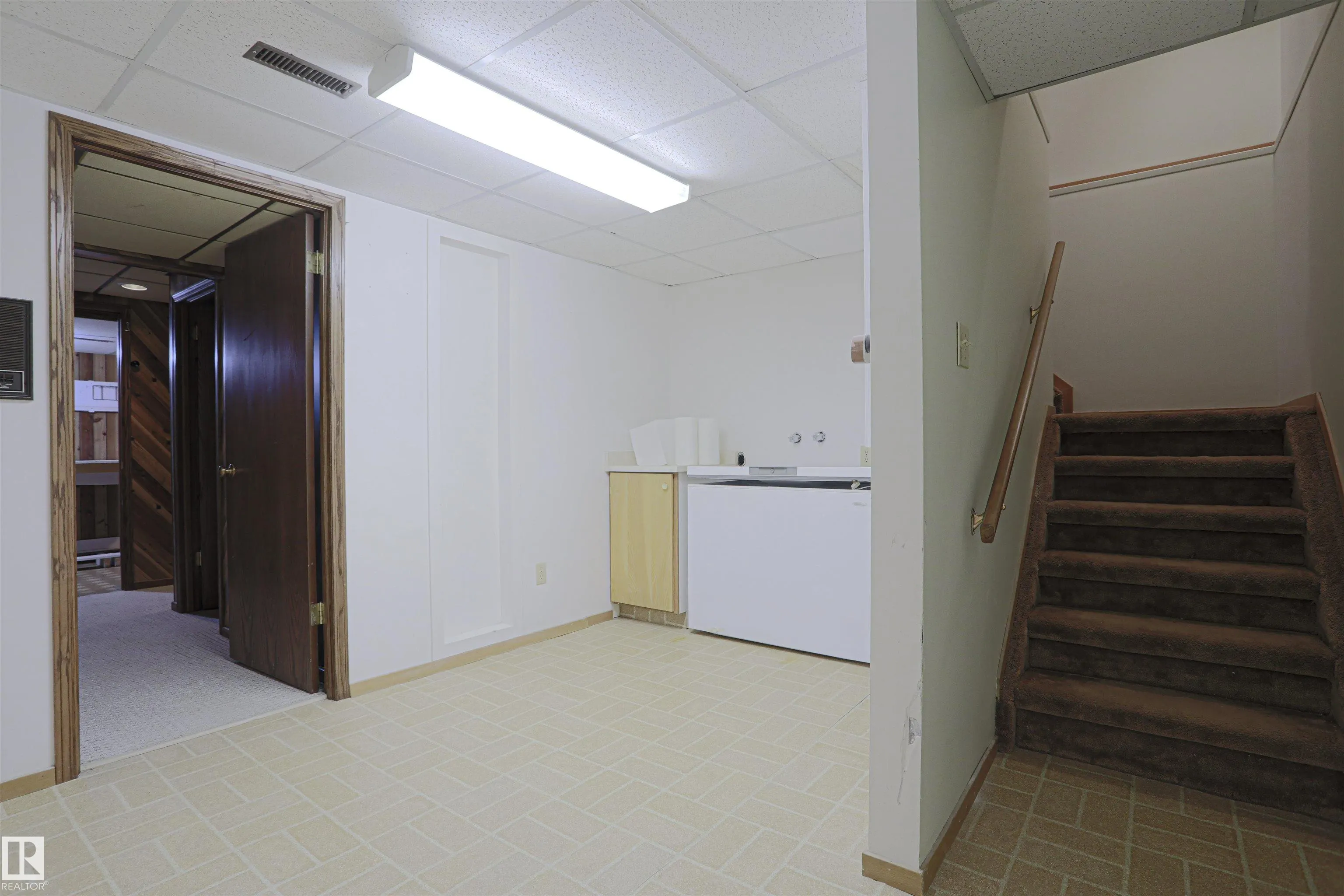 500 LESSARD Drive